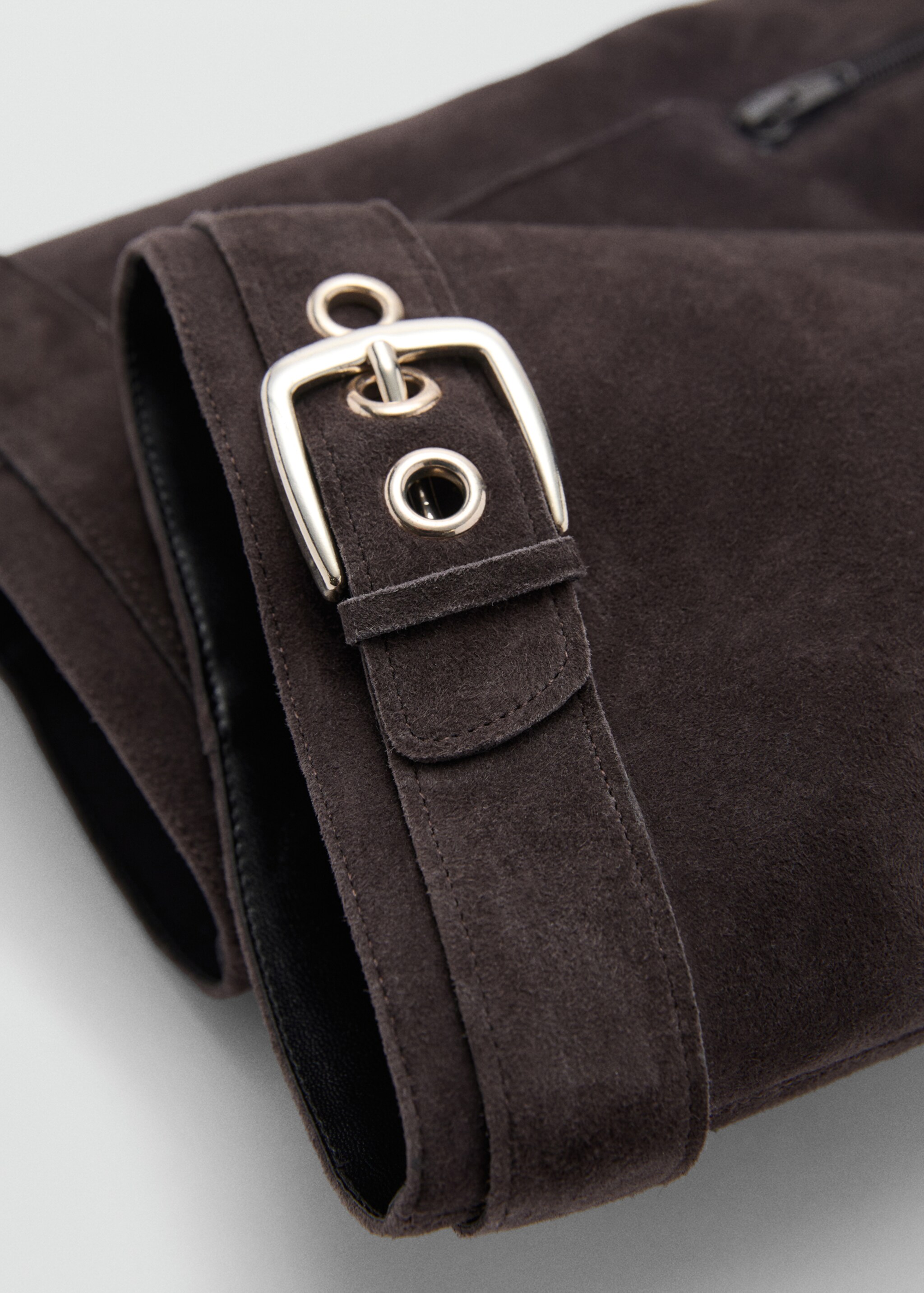 Bottes cuir suédé détail boucles - Détail de l'article 2, Marron. Ref: 87010282-00.