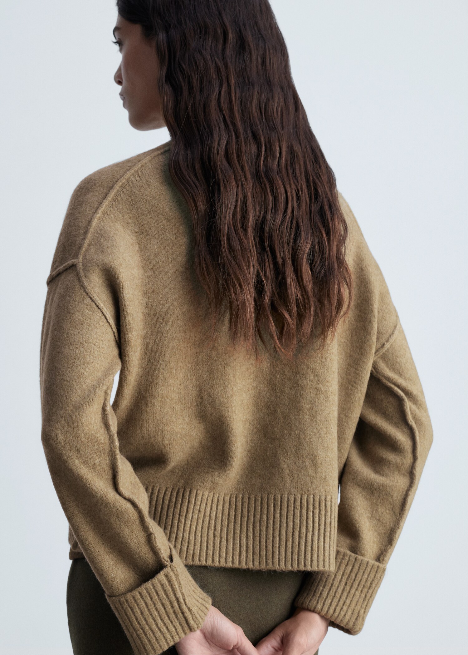 Rolled-up sleeves sweater - Reverse of the article