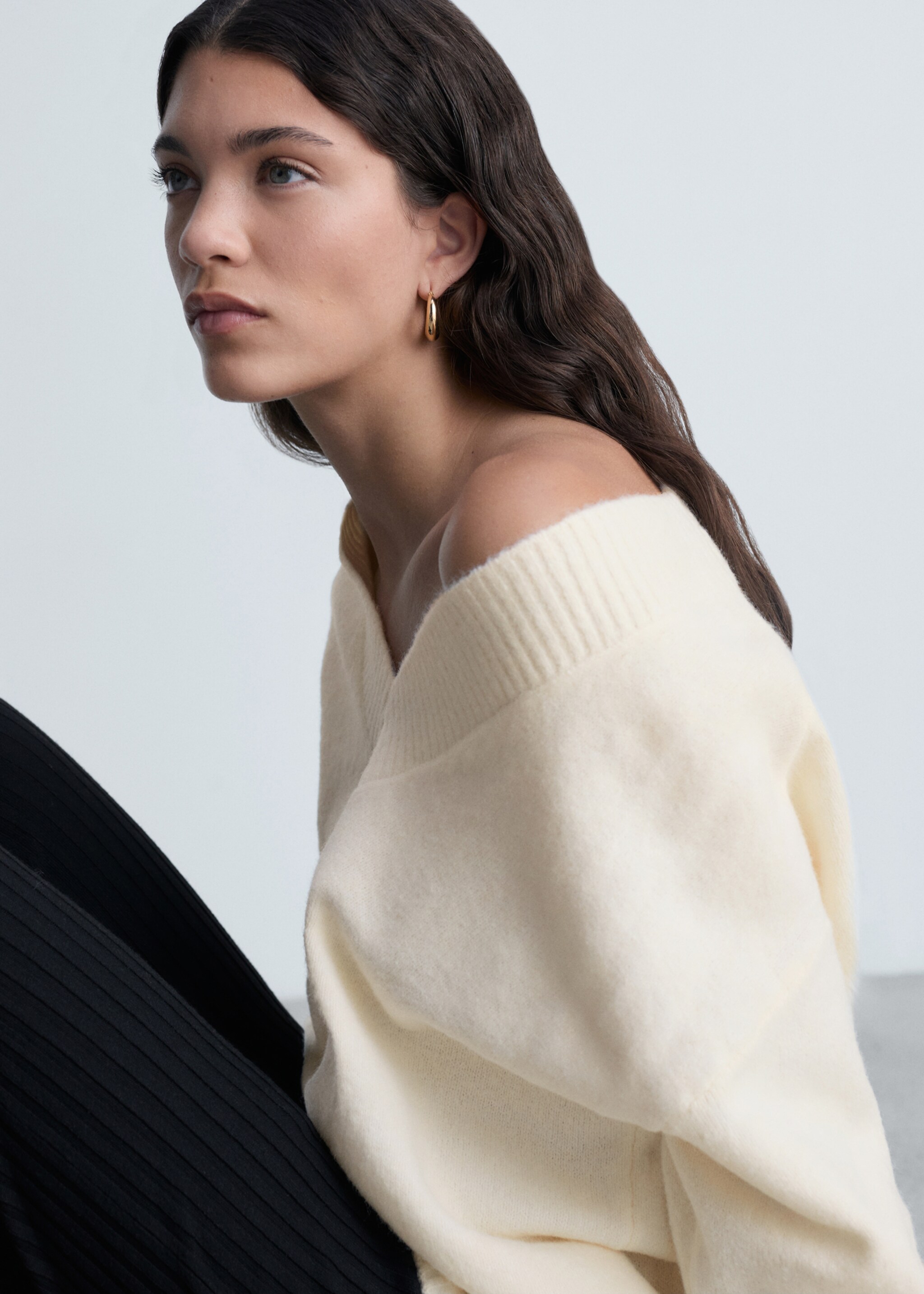 Oversized V-neck sweater - Details of the article 1, Ecru. Ref: 87010292-00.