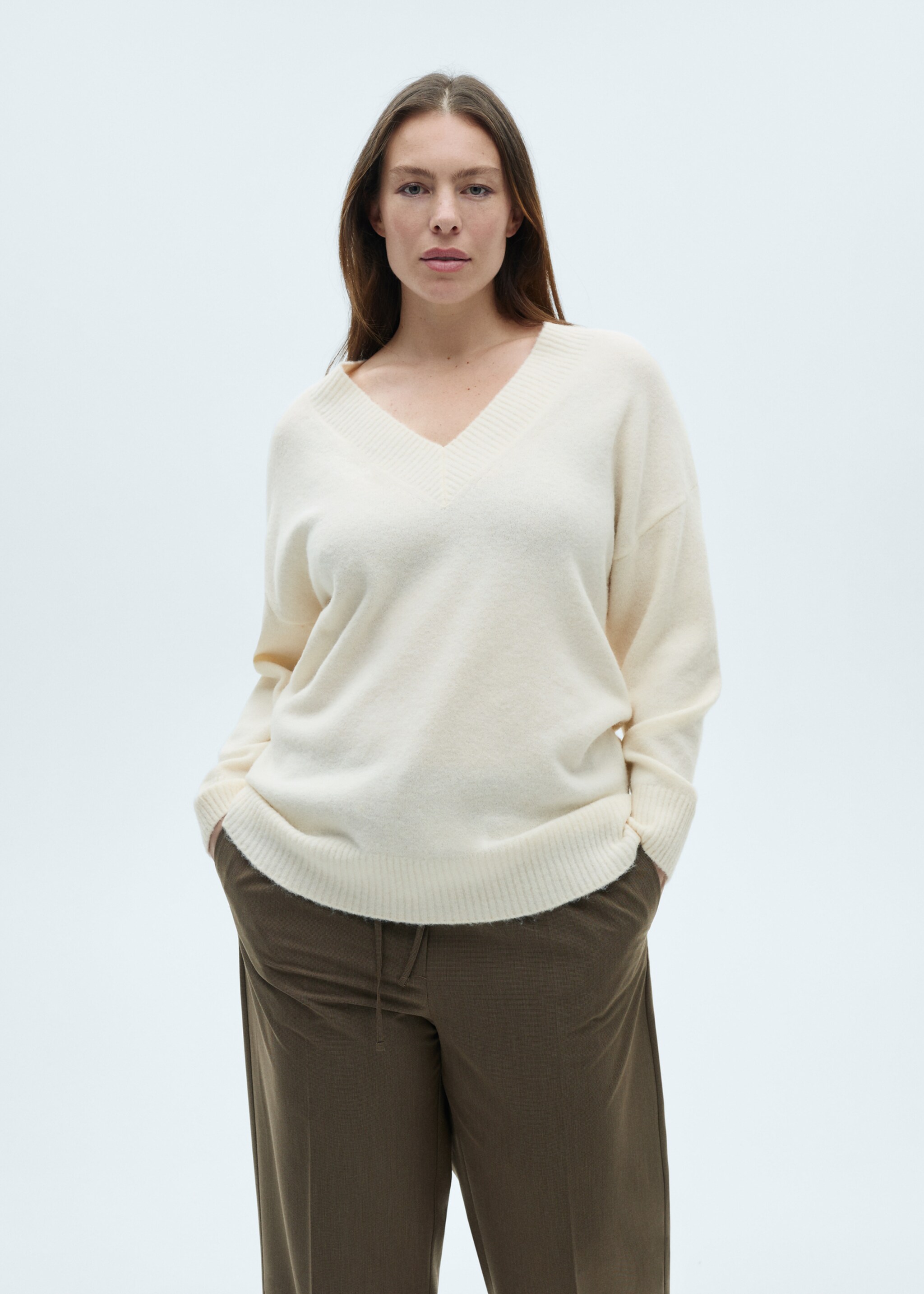 Oversized V-neck sweater - Details of the article 5, Ecru. Ref: 87010292-00.