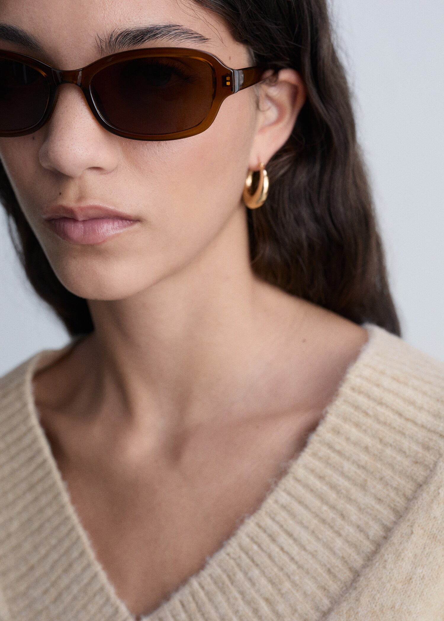 Oversized V-neck sweater - Details of the article 1