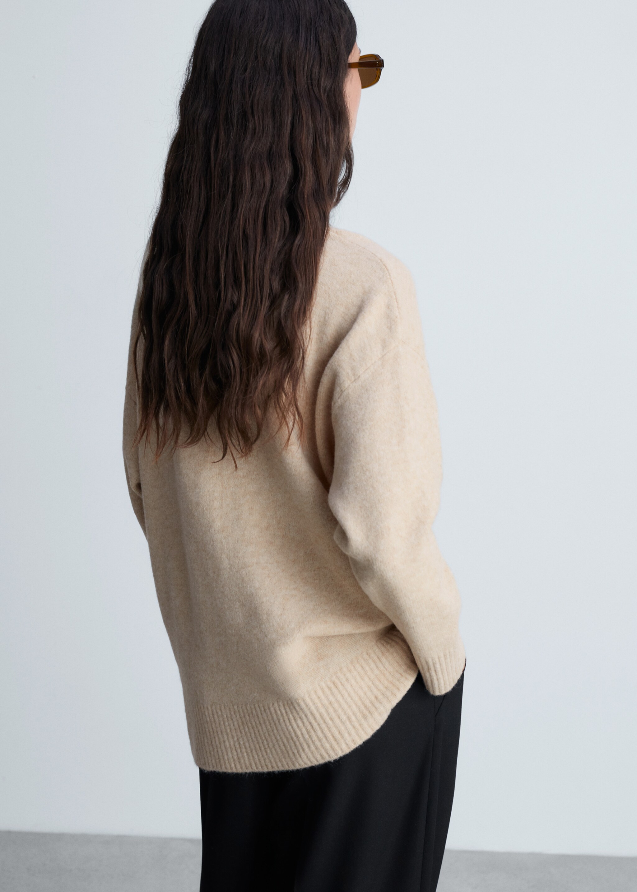 Oversized V-neck sweater - Reverse of the article, Beige. Ref: 87010292-00.