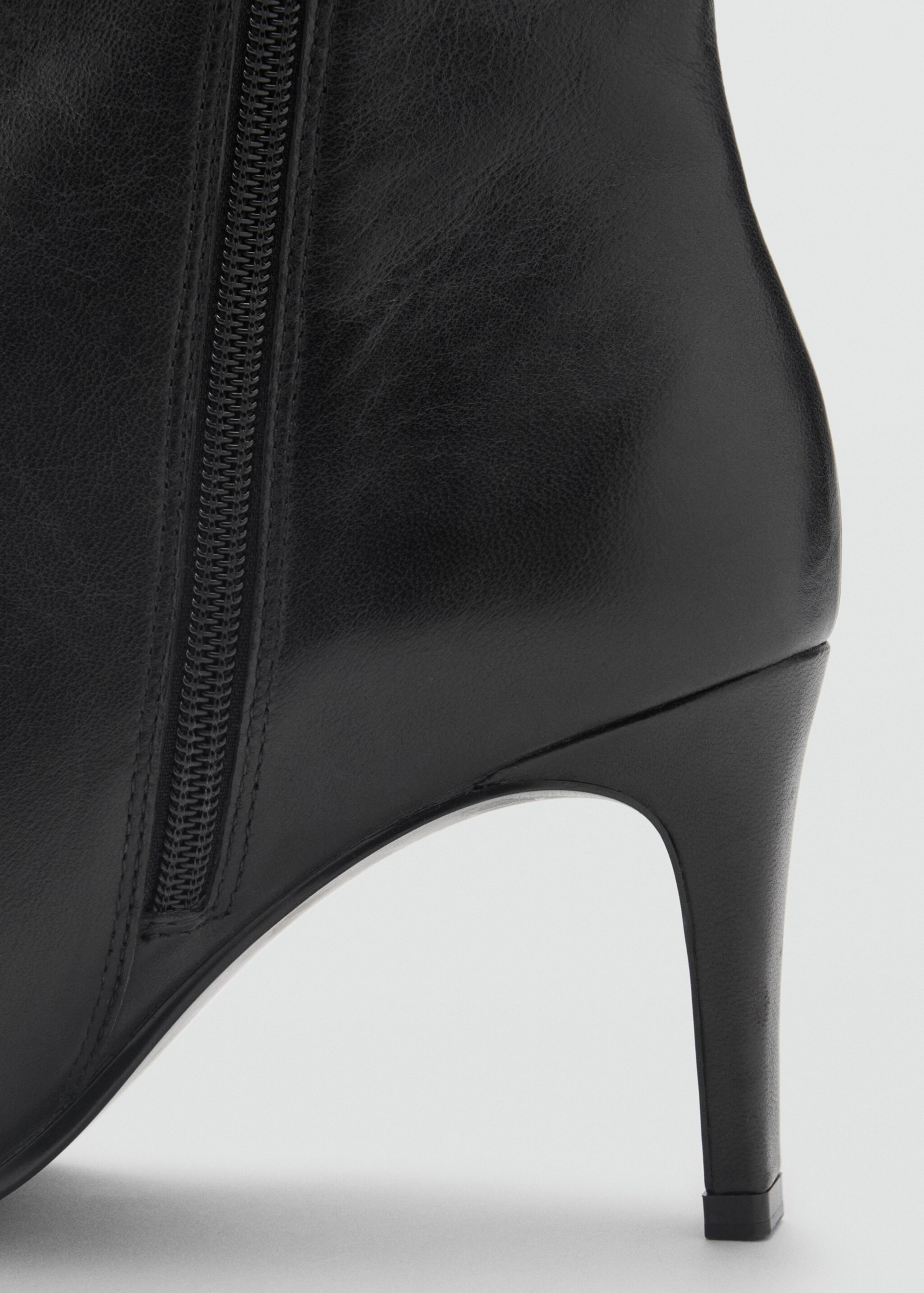 Bottine bout en cuir - Détail de l'article 3, Noir. Ref: 87010337-00.