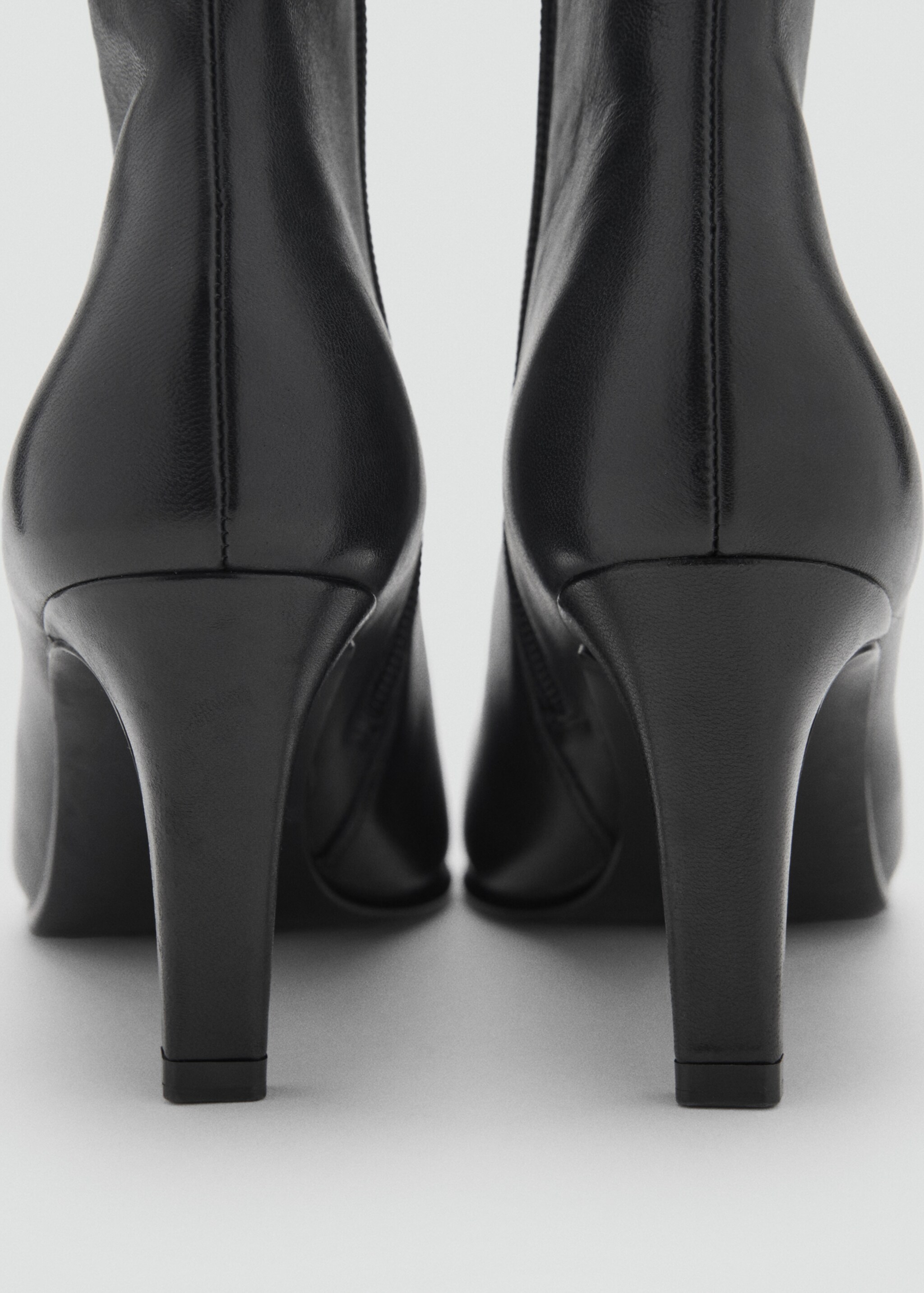 Bottine bout en cuir - Détail de l'article 4, Noir. Ref: 87010337-00.