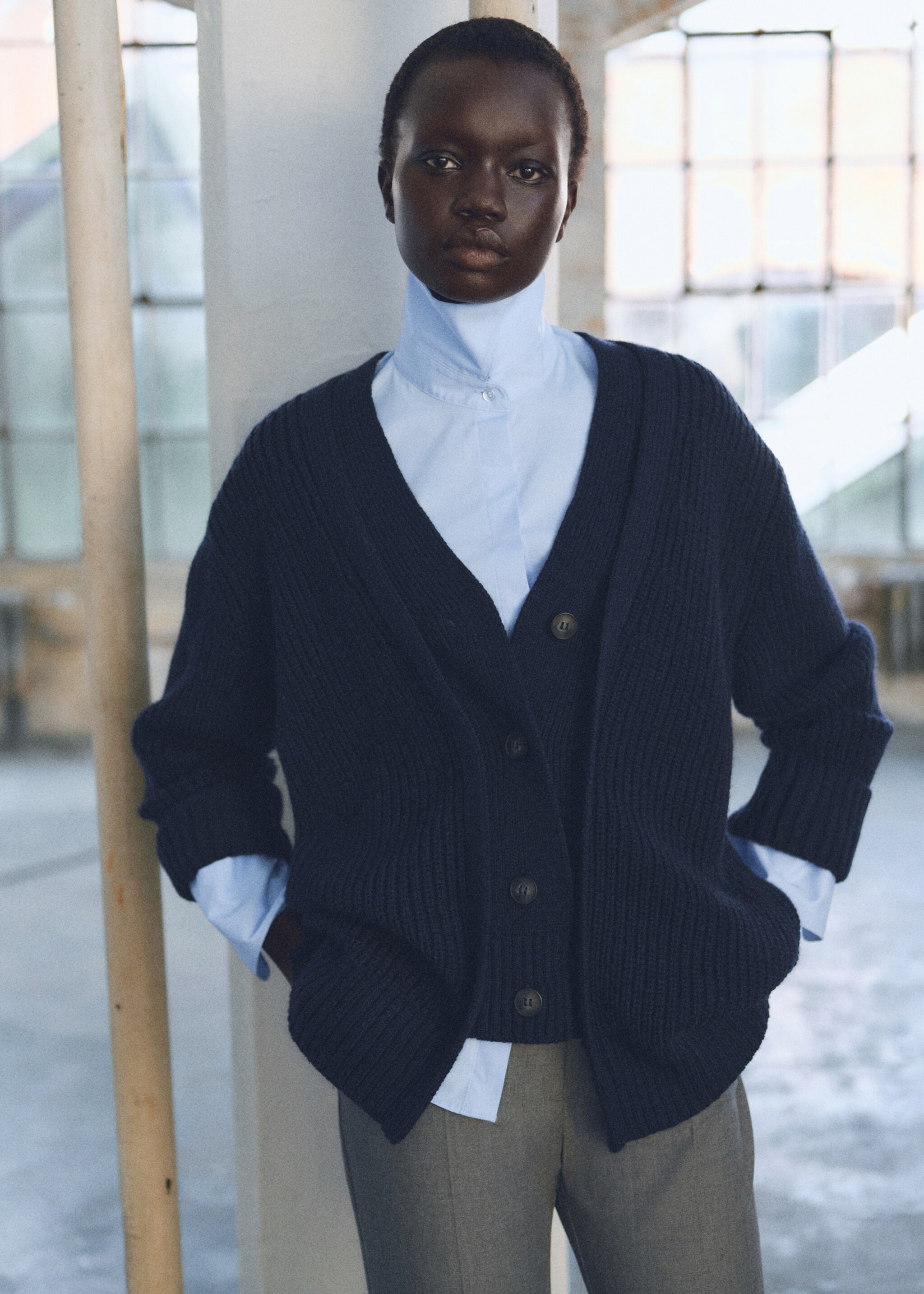 Getailleerde katoenen blouse - Detail van het artikel 1, Hemelsblauw. Ref: 87010350-00.