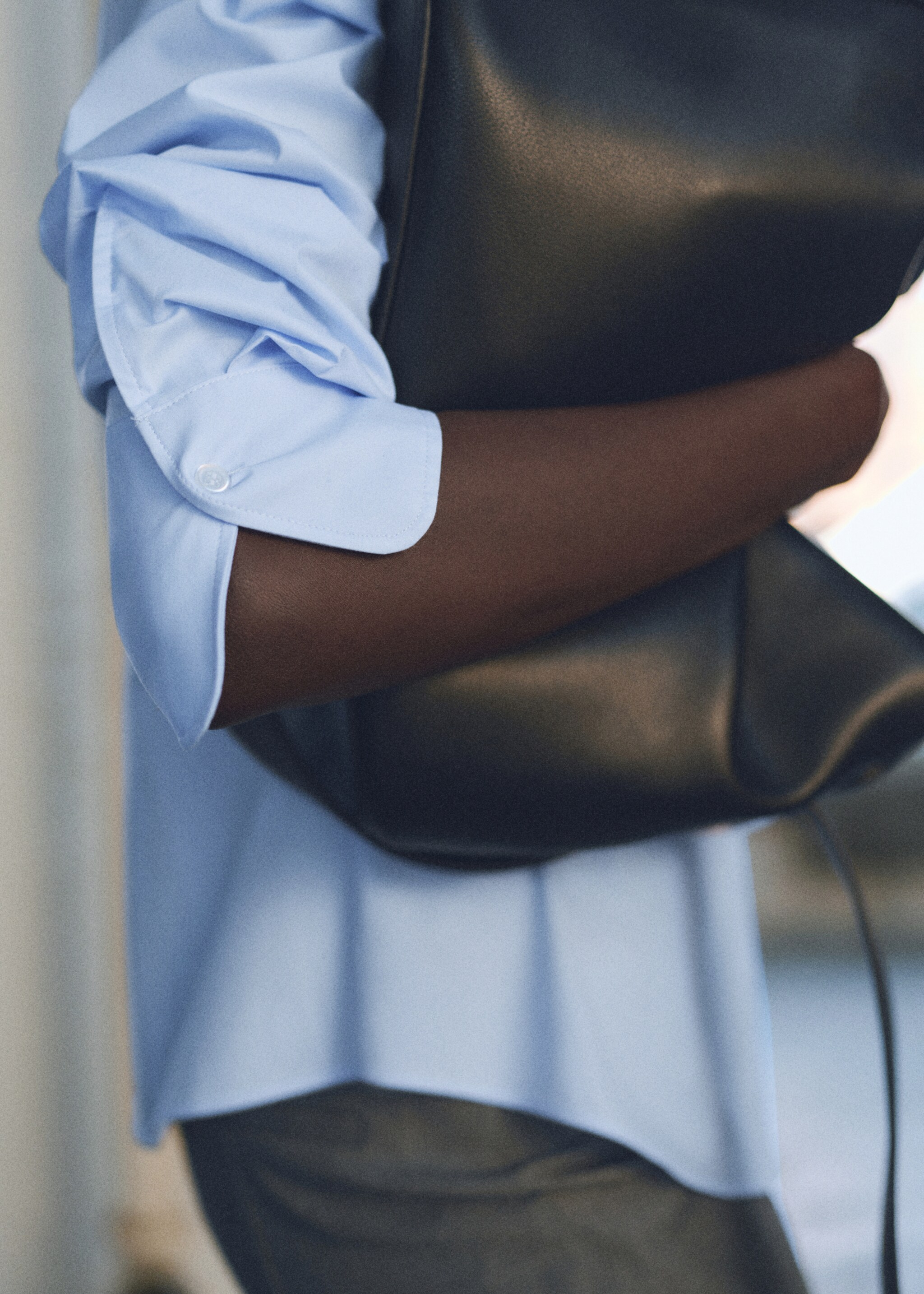 Getailleerde katoenen blouse - Detail van het artikel 6, Hemelsblauw. Ref: 87010350-00.