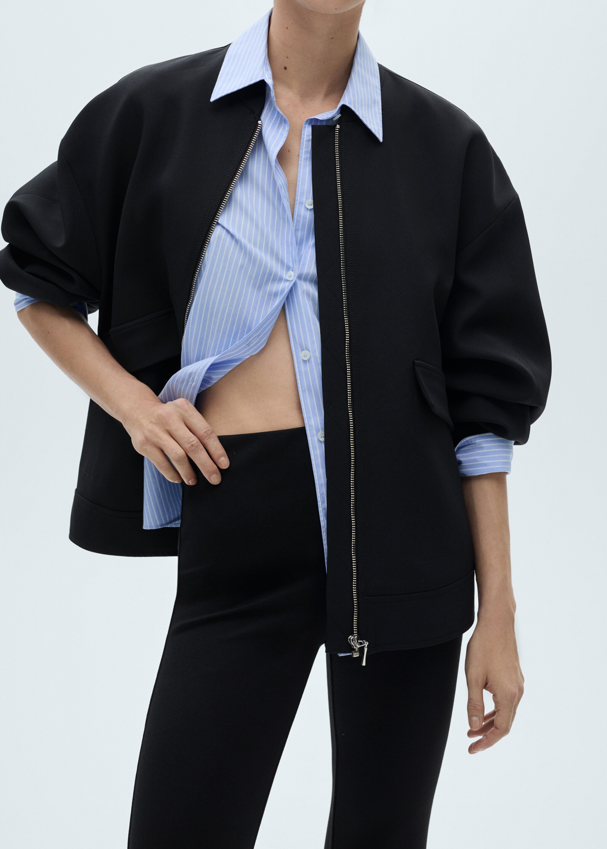 Flared leggings - Details of the article 6, Black. Ref: 87010354-00.