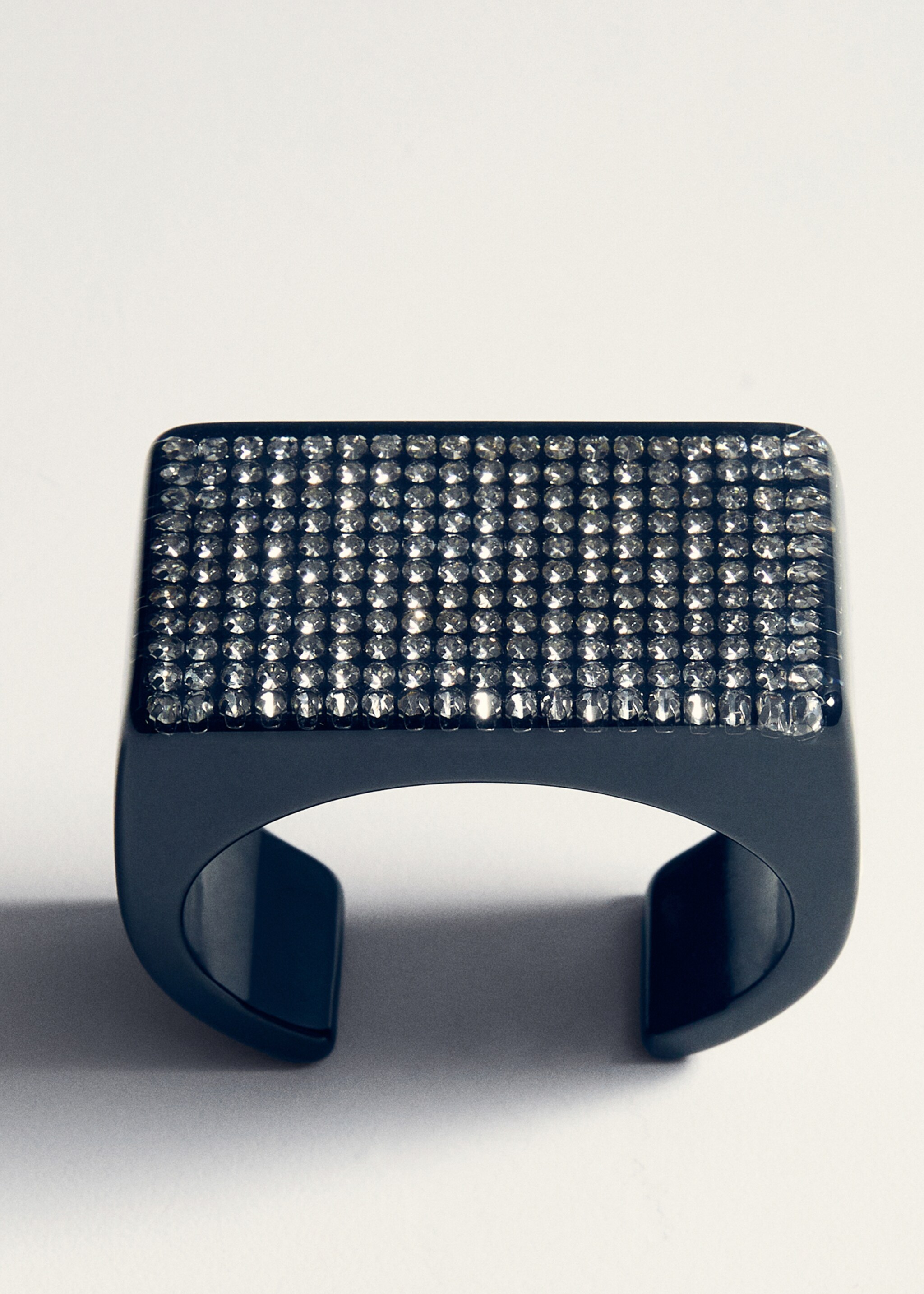 Bracelet rigide cristaux - Détail de l'article 5, Noir. Ref: 87010373-00.