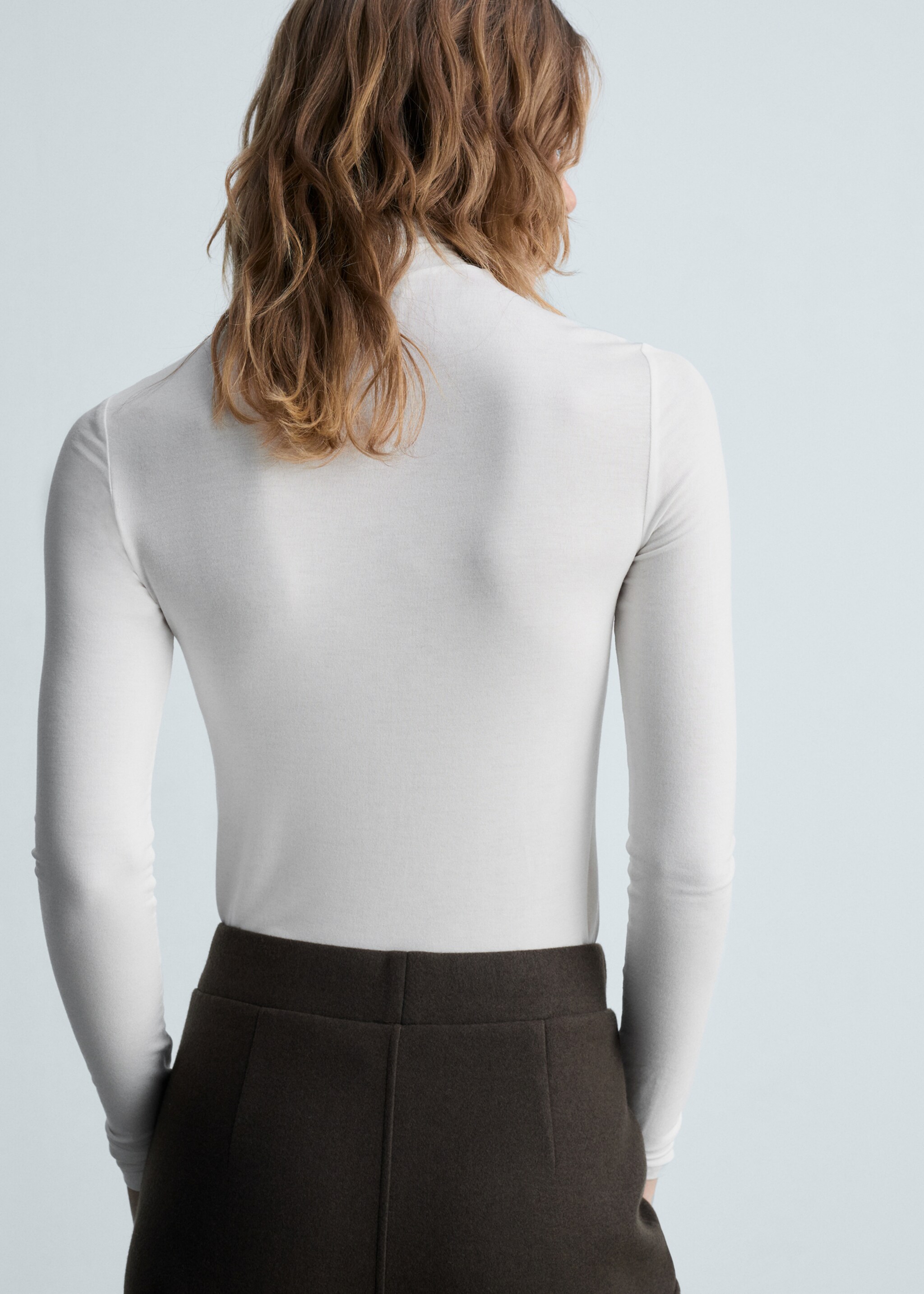 Fitted turtleneck t-shirt - Reverse of the article, White. Ref: 87010431-00.