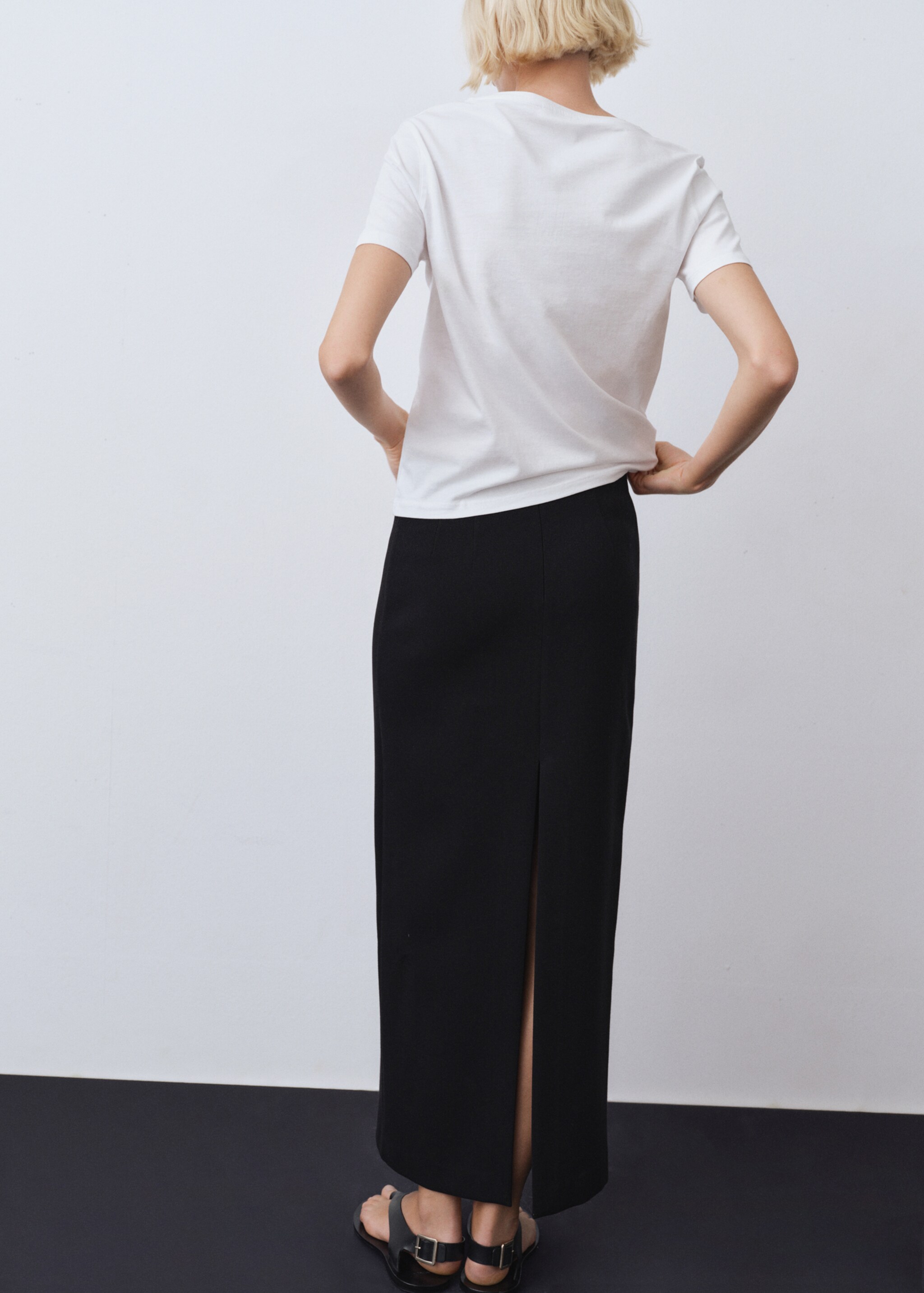 T-shirt av bomull med v-ringning - Artikelns baksida, Vit. Ref: 87010436-00.