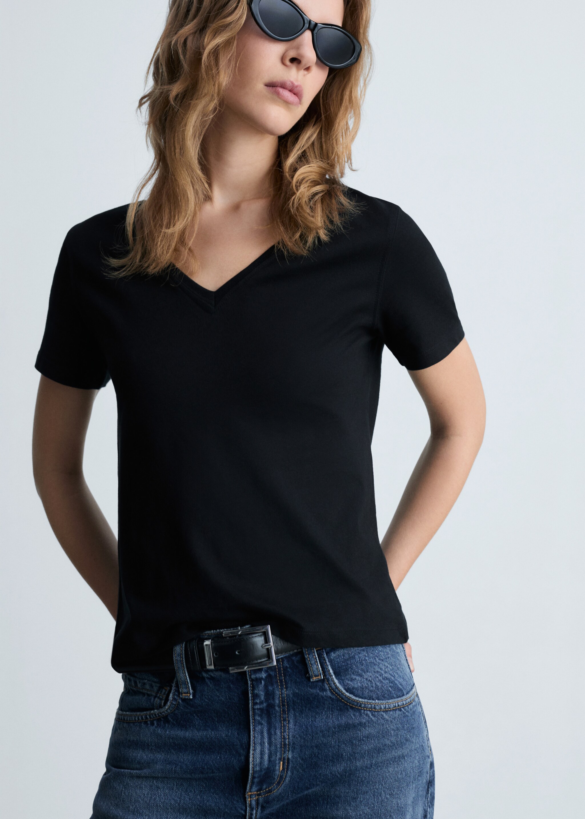V-neck cotton T-shirt - Medium plane, Black. Ref: 87010437-00.