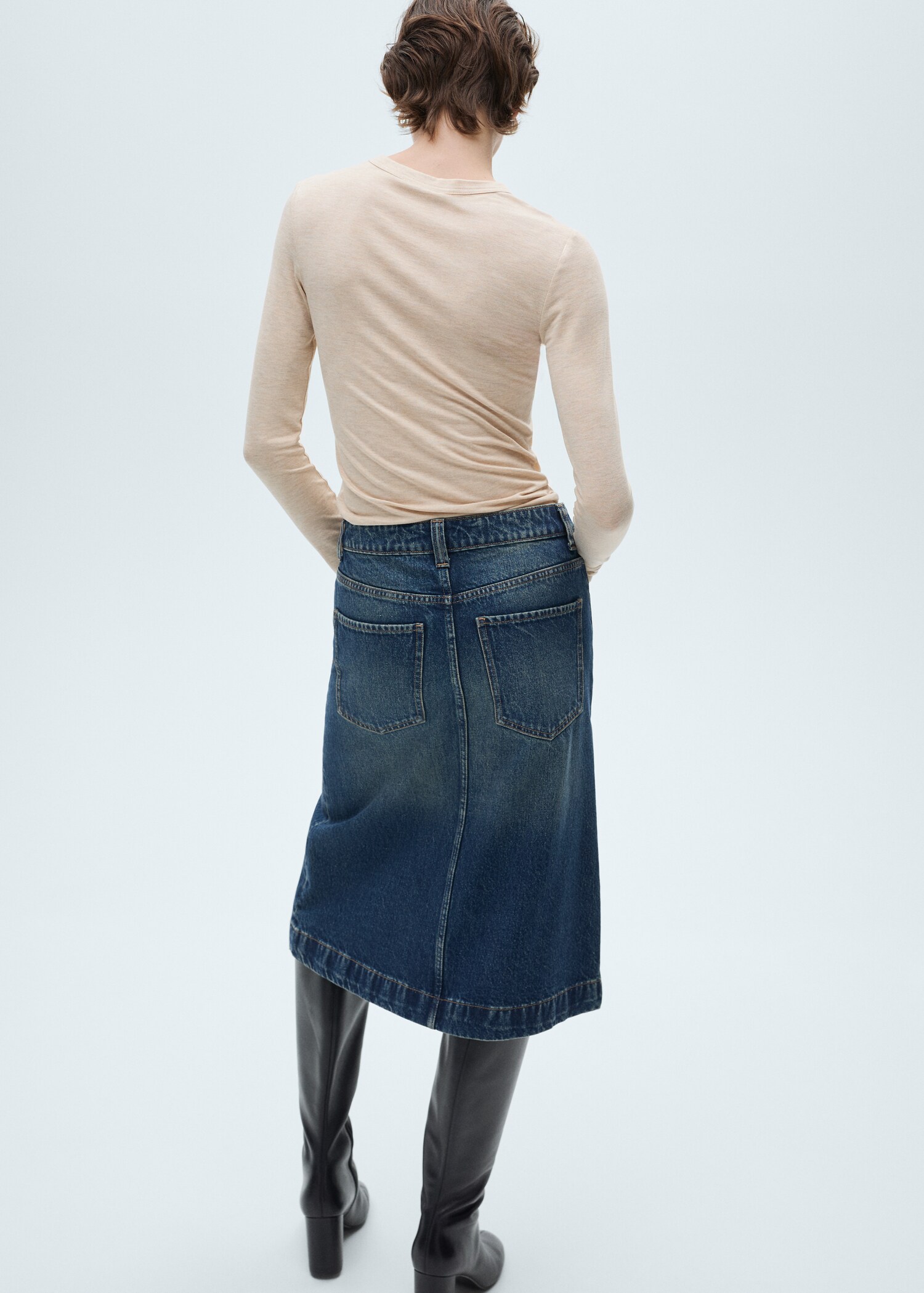 Long-sleeved fitted t-shirt - Reverse of the article