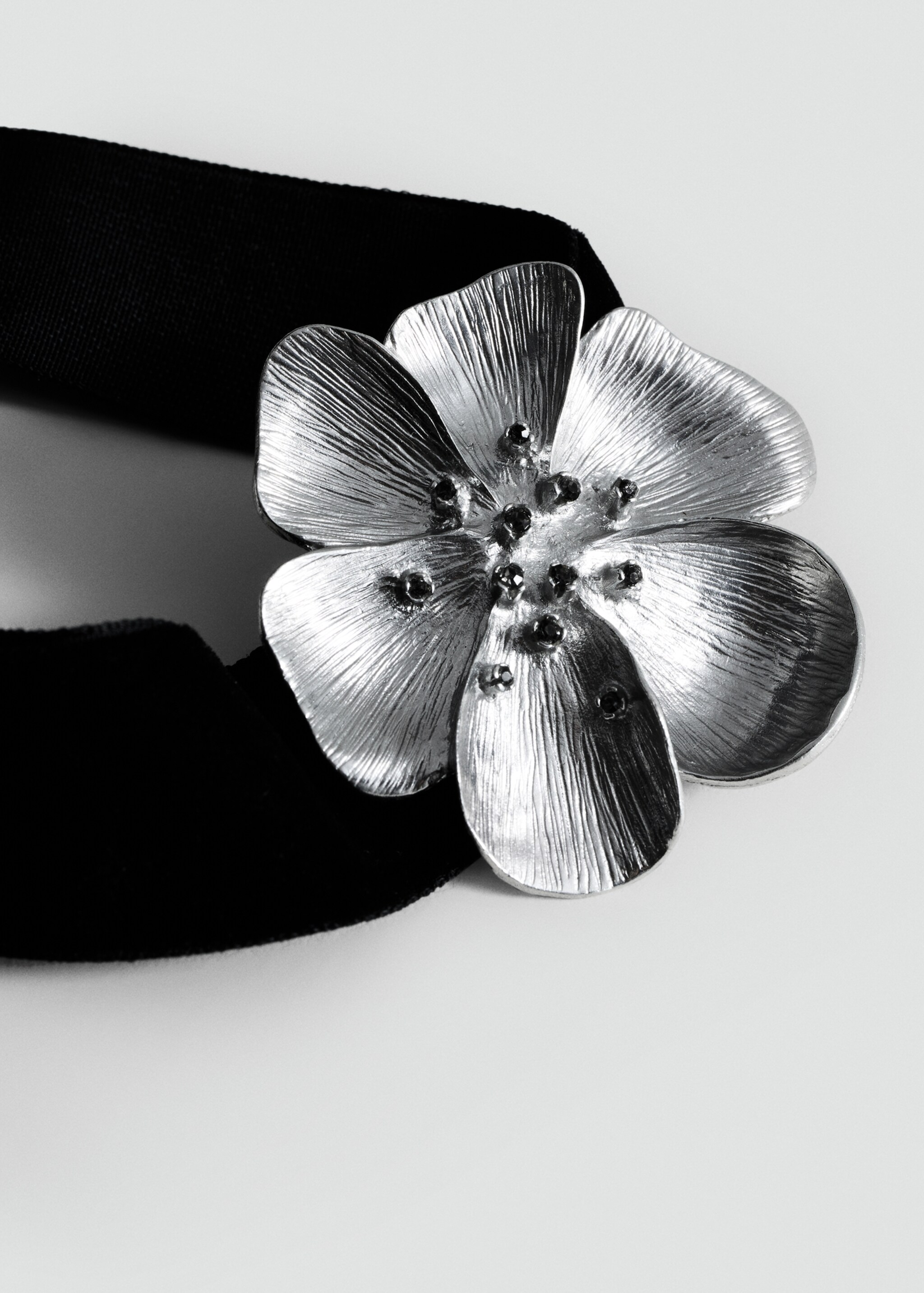 Crystal flower choker necklace - Medium plane, Silver. Ref: 87010453-00.