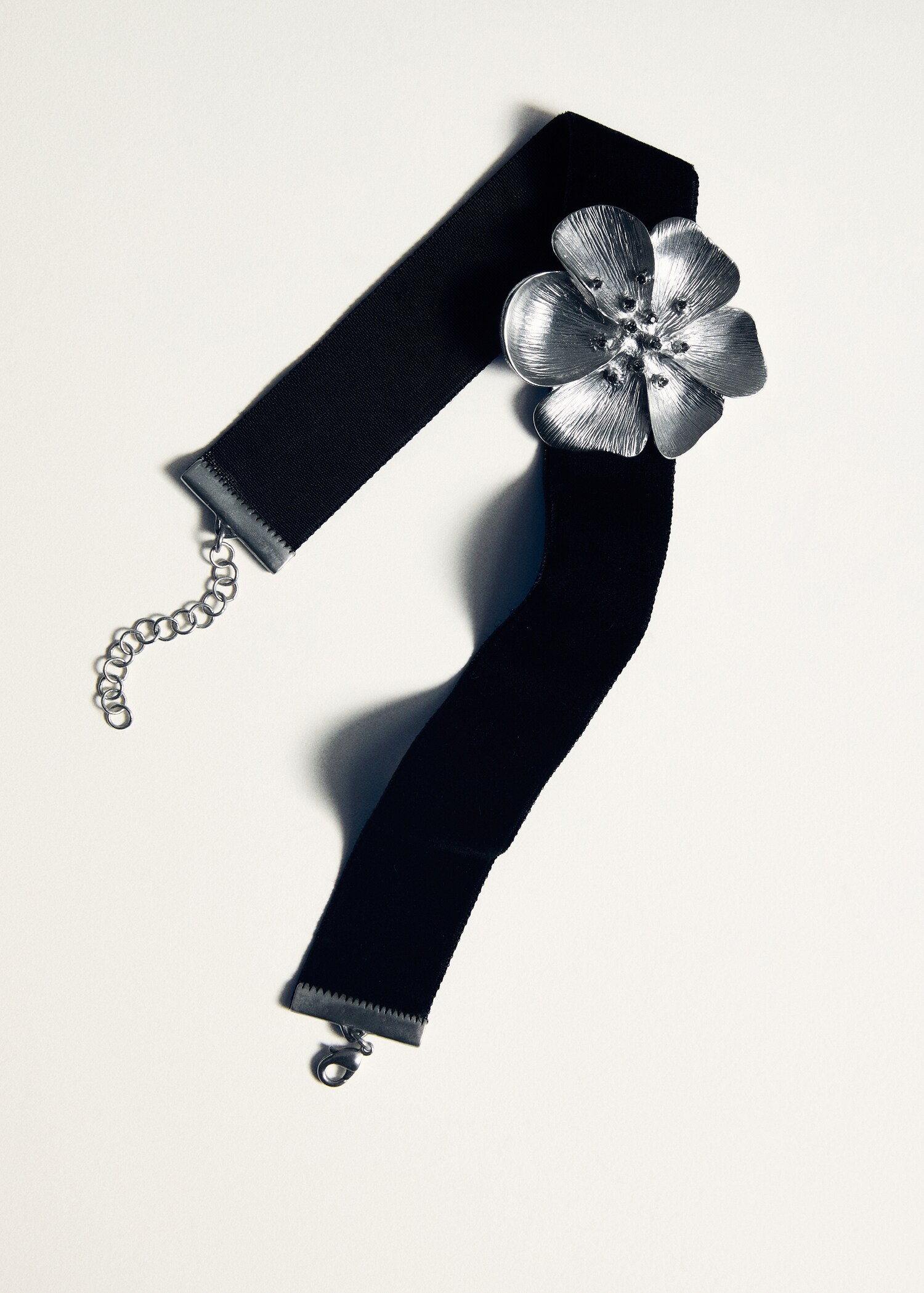 Crystal flower choker necklace - Details of the article 5