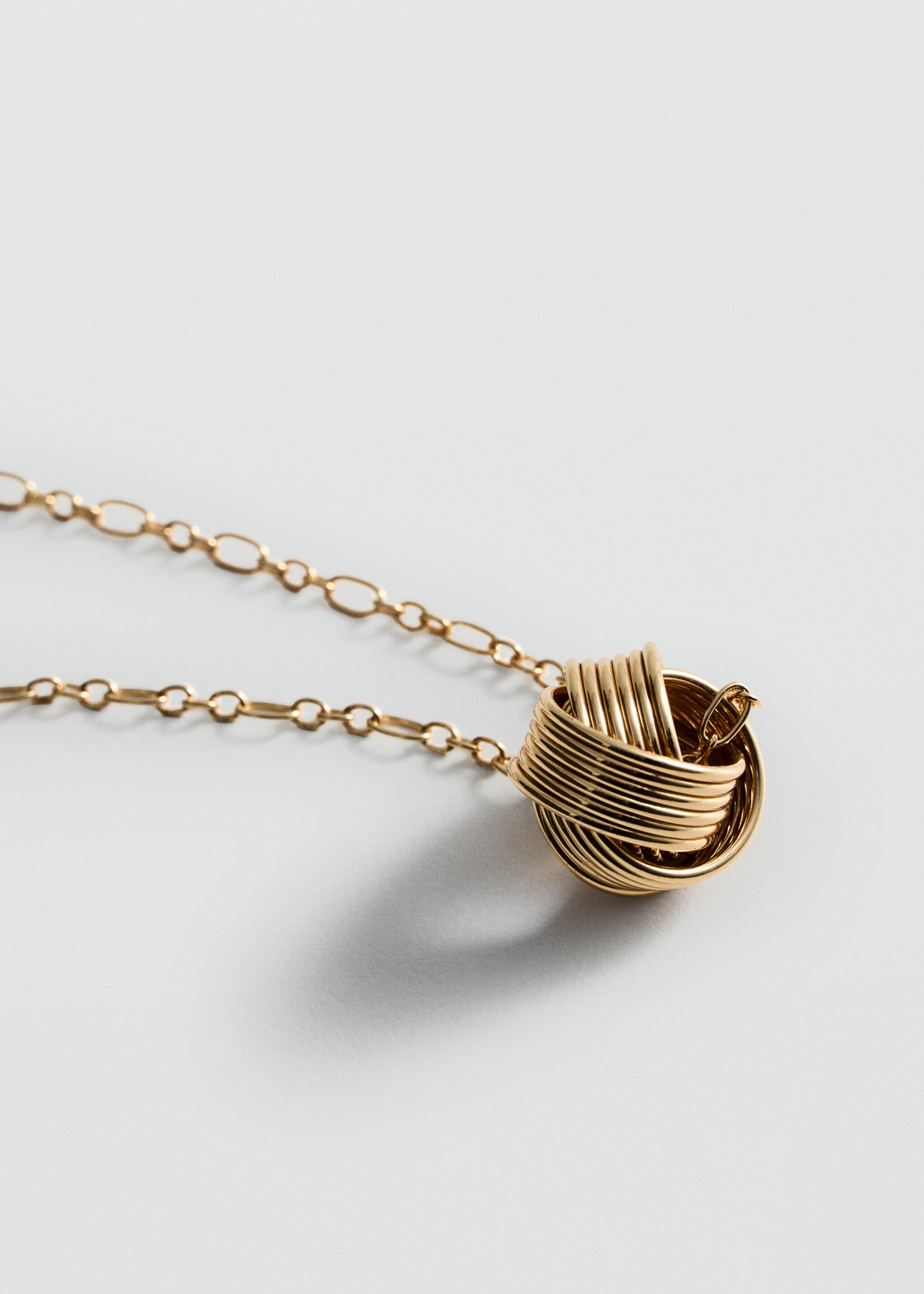 Collar cadena colgante aros entrelazados - Plano medio, Oro. Ref: 87010454-00.