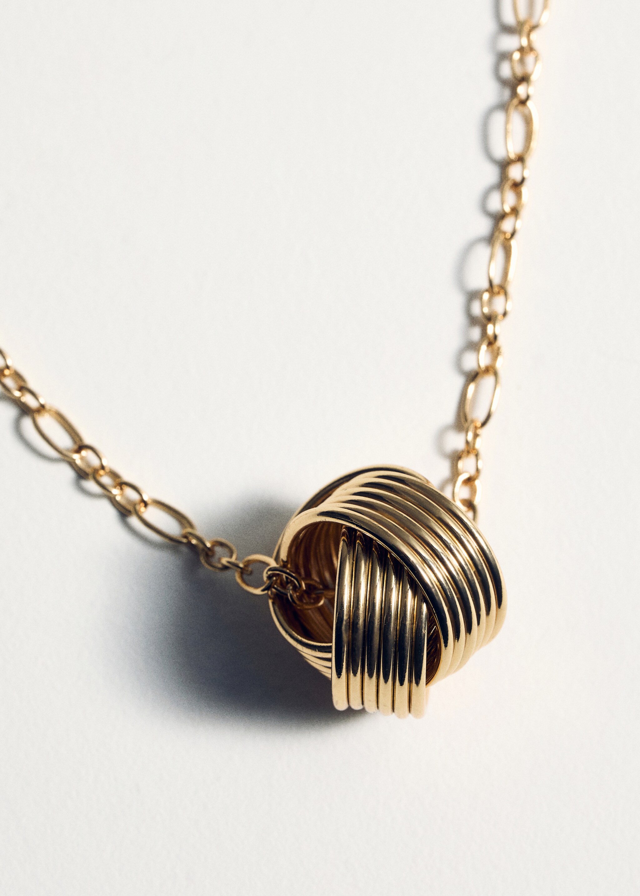 Collar cadena colgante aros entrelazados - Detalle del artículo 5, Oro. Ref: 87010454-00.