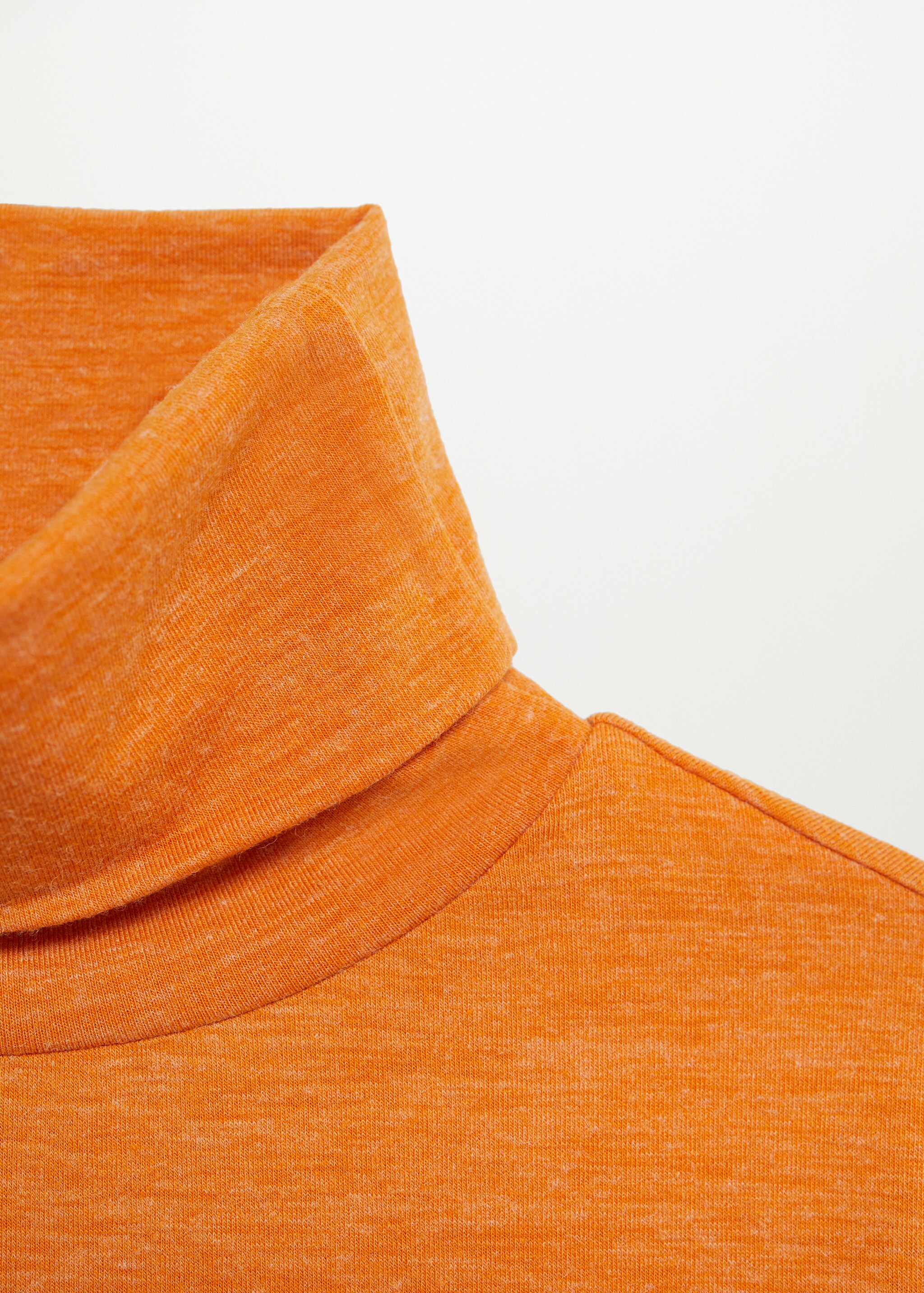 Camiseta cuello alto - Detalle del artículo 8