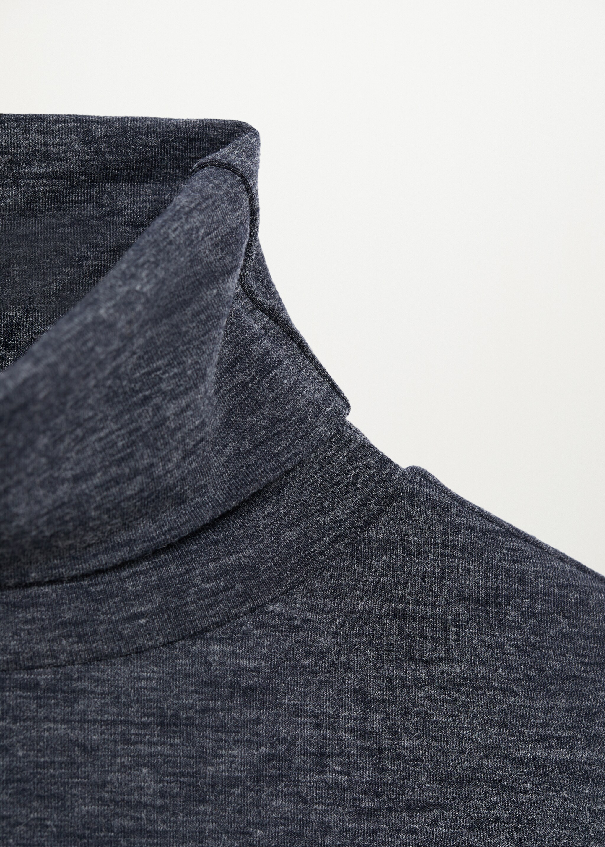 Camiseta cuello alto - Detalle del artículo 8