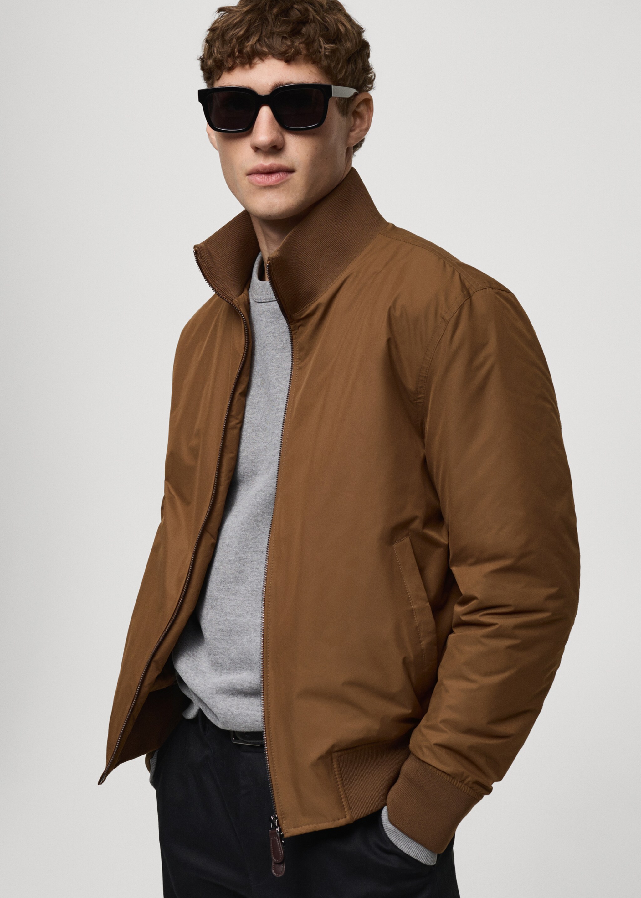 Water-repellent quilted bomber jacket - Details of the article 6, Tobacco Brown. Ref: 87010580-00.