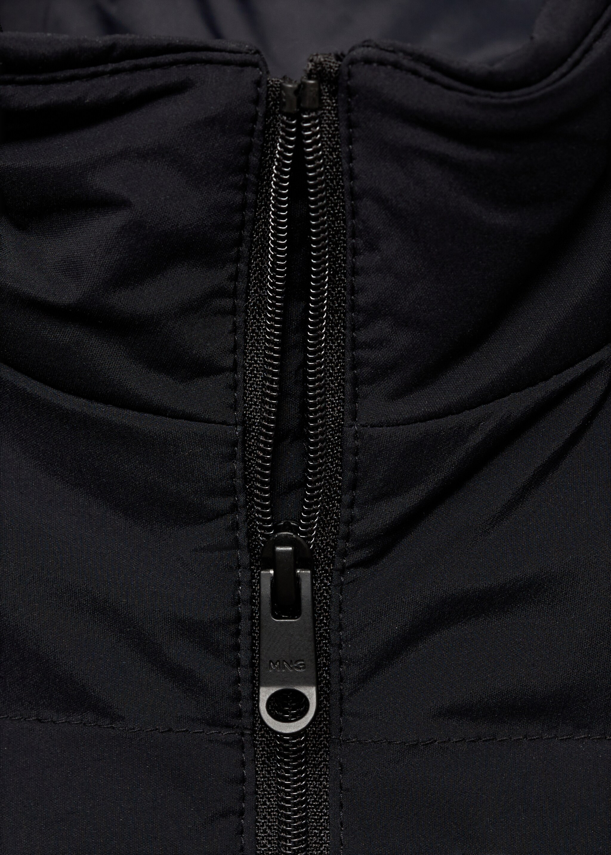 Jaqueta embuatada farcit plomissol i plomes - Detall de l'article 8, Blau marí fosc. Ref: 87010588-00.