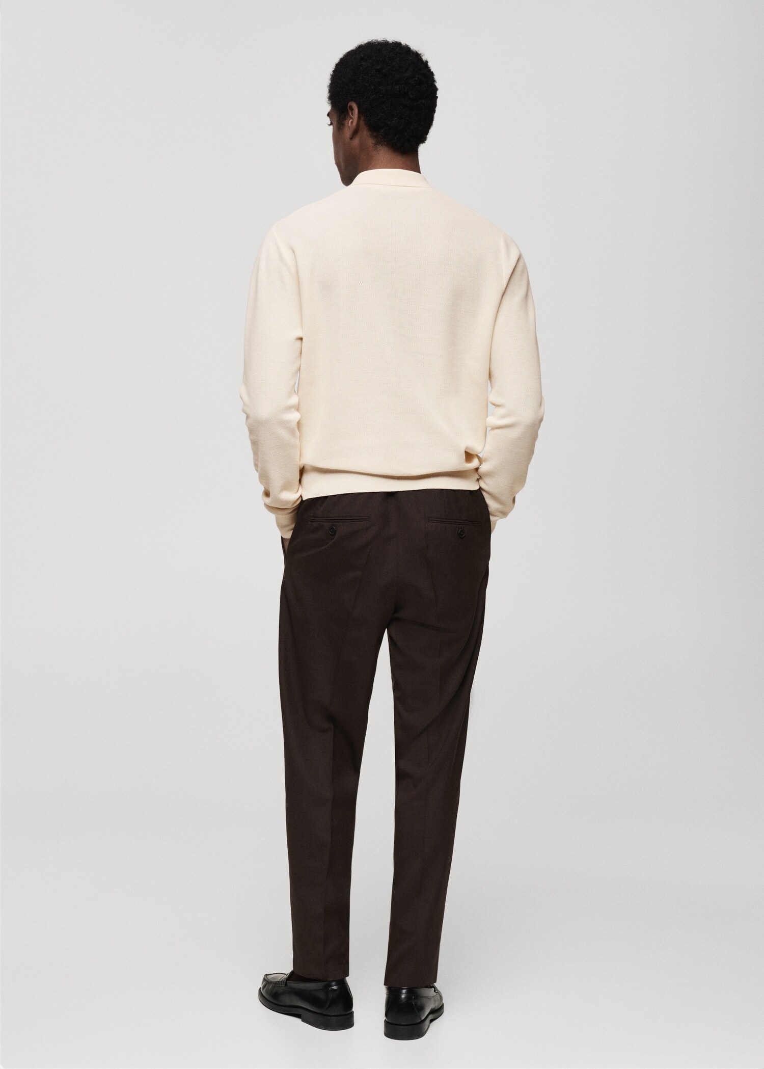 Baumwoll-Strickpullover mit Polokragen und Mikrostruktur - Rückseite des Artikels