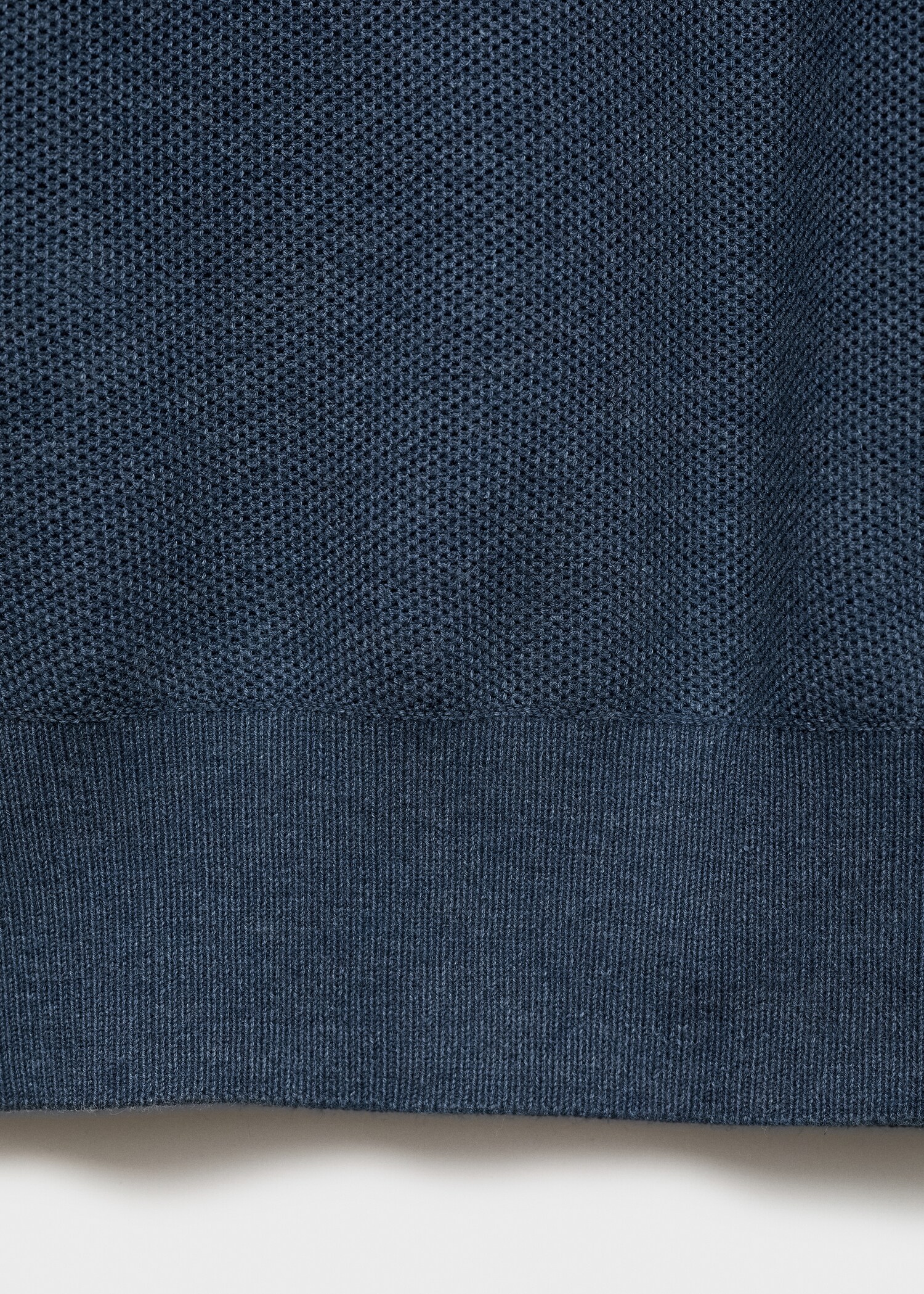Baumwoll-Strickpullover mit Polokragen und Mikrostruktur - Detail des Artikels 0