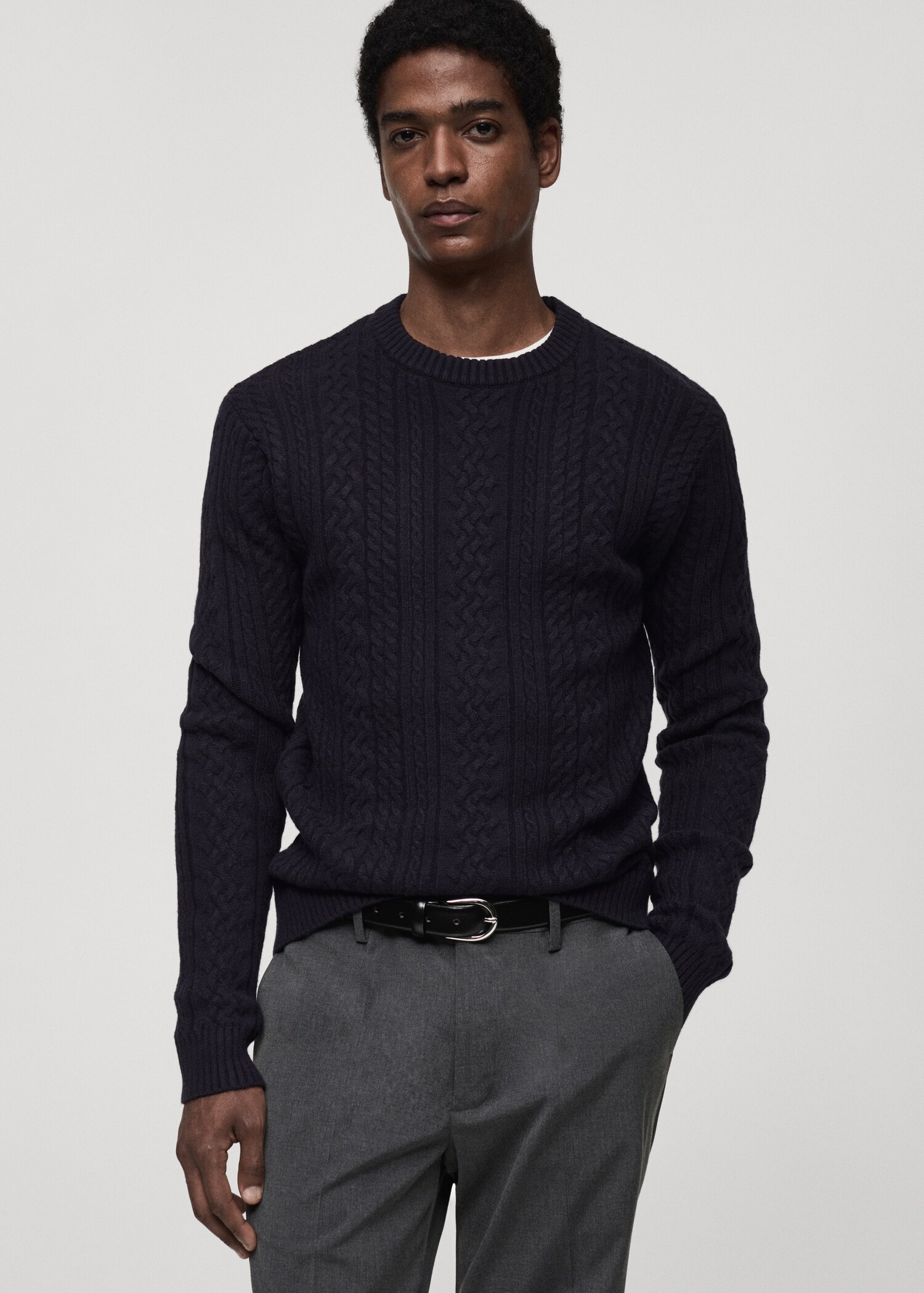 Pull-over maille tressée - Plan moyen