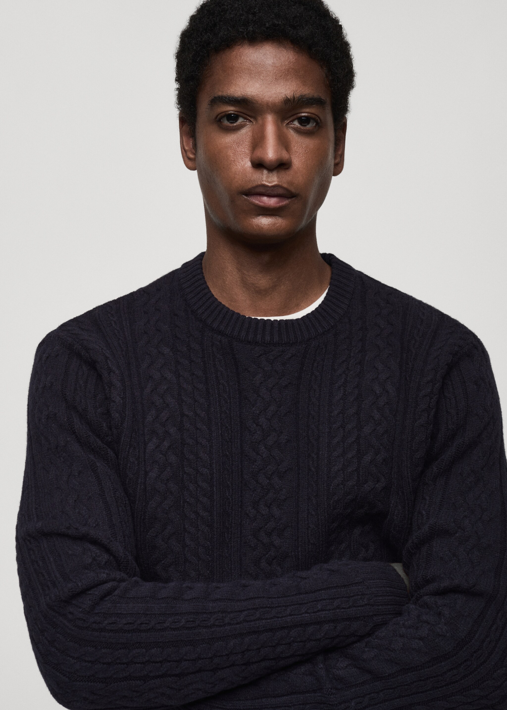 Pull-over maille tressée - Détail de l'article 1, Bleu marine foncé. Ref: 87010606-00.