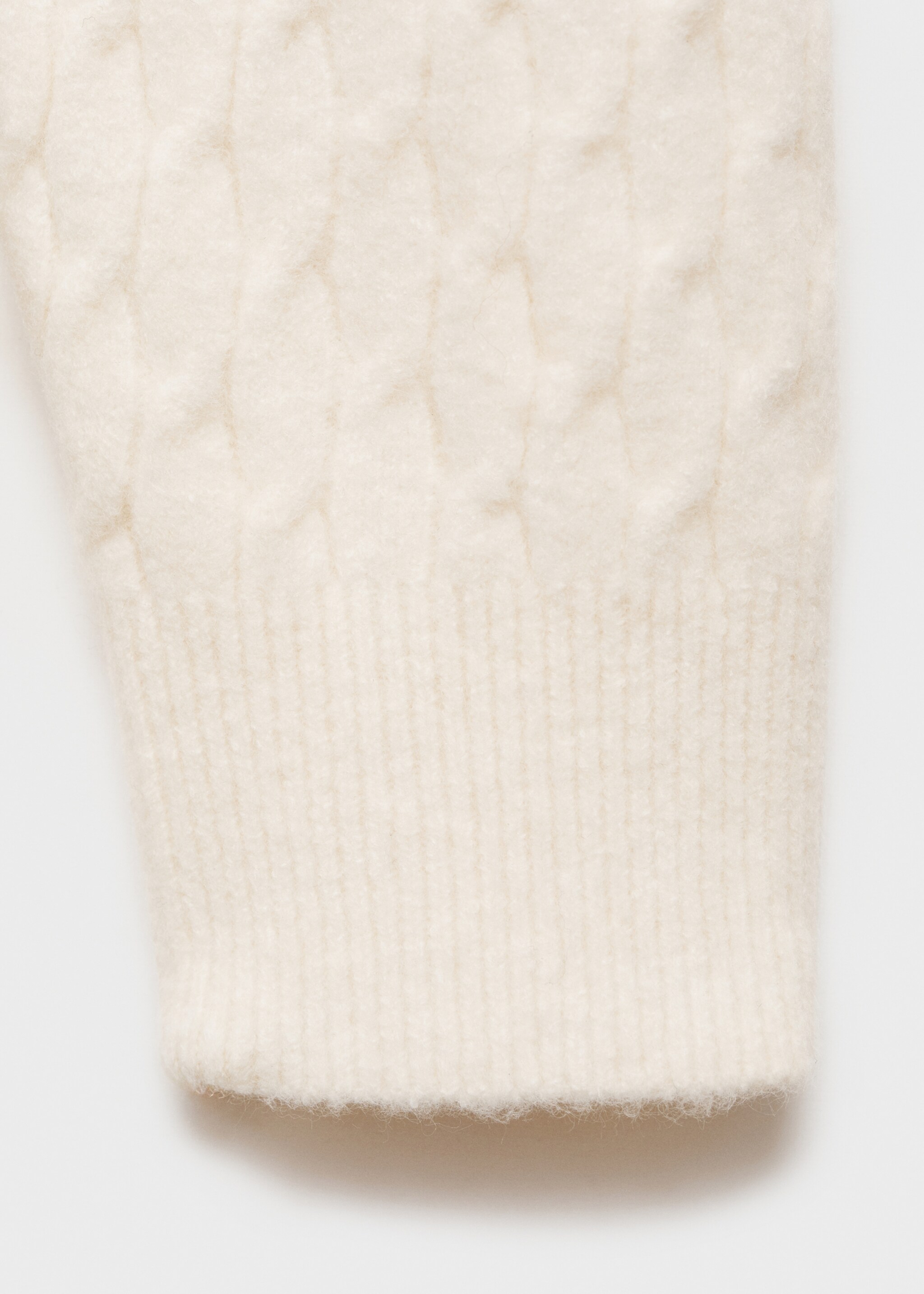 Tröja .-- masiat - Detaljer om artikeln 0, Benvit. Ref: 87010609-00.