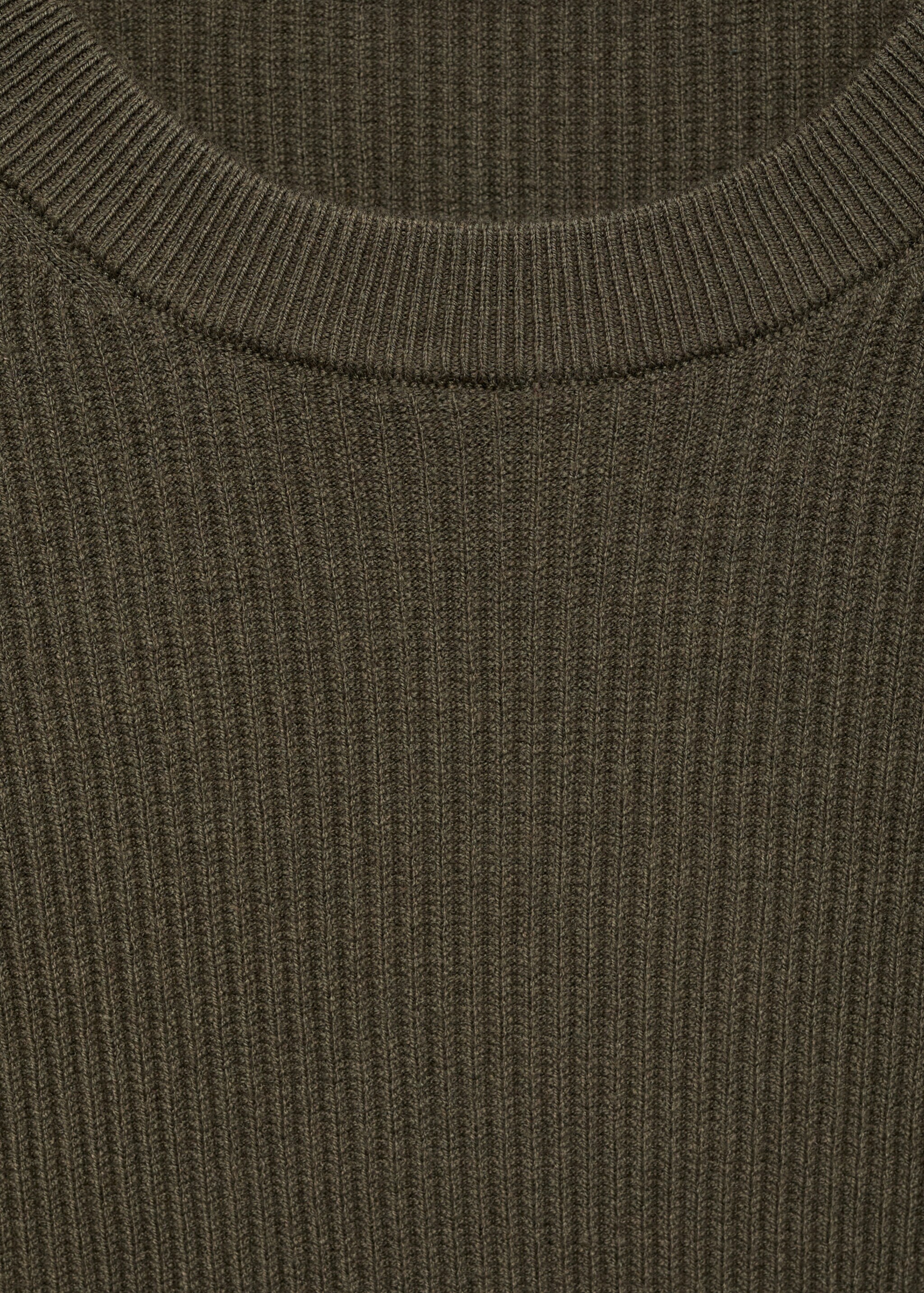 Feinstrickpullover aus Baumwolle mit Rippmuster - Detail des Artikels 8, Khaki. Ref: 87010610-00.