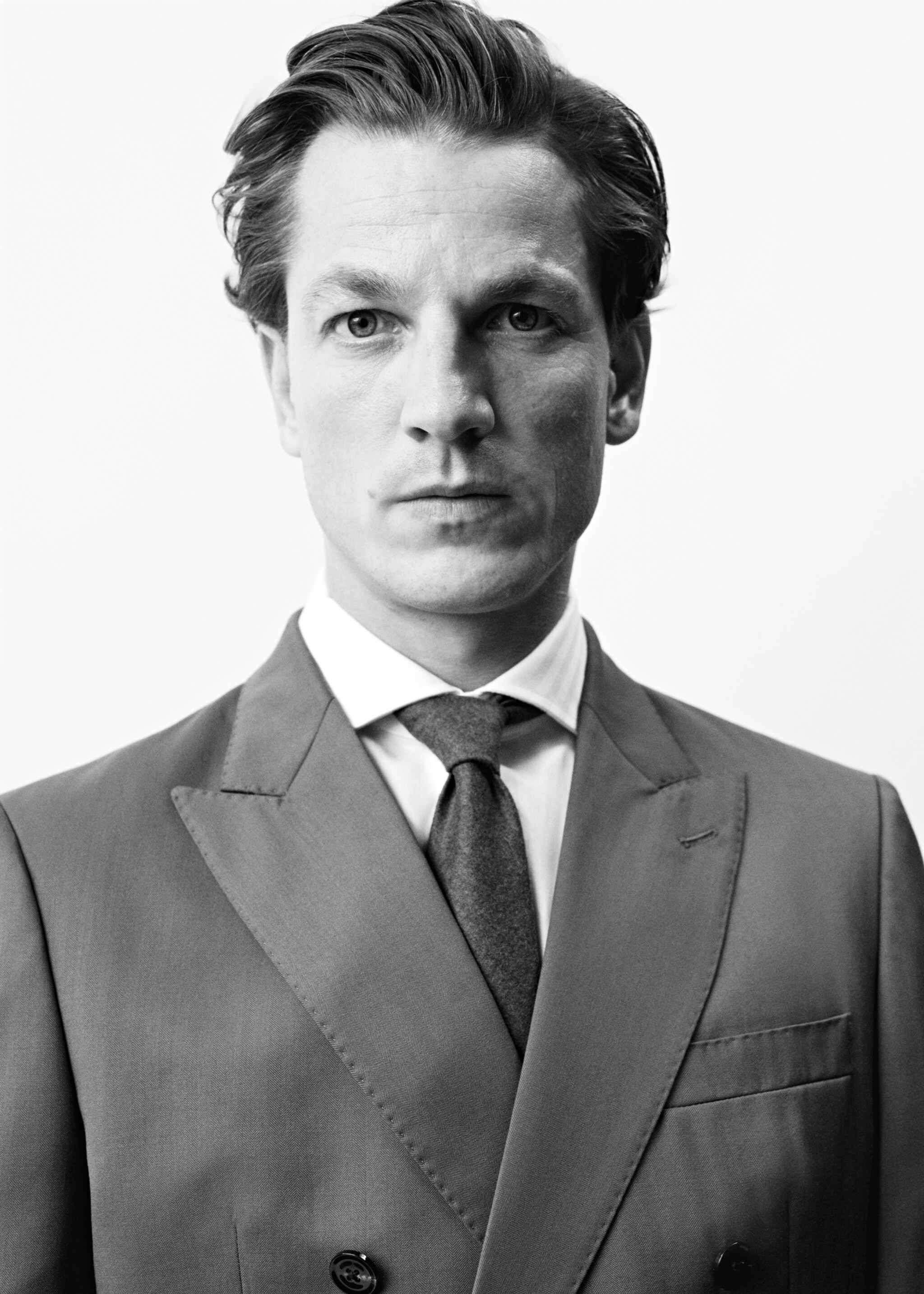 Gravata lisa de 100% lã - Pormenor do artigo 3, Cinzento. Ref: 87010619-00.