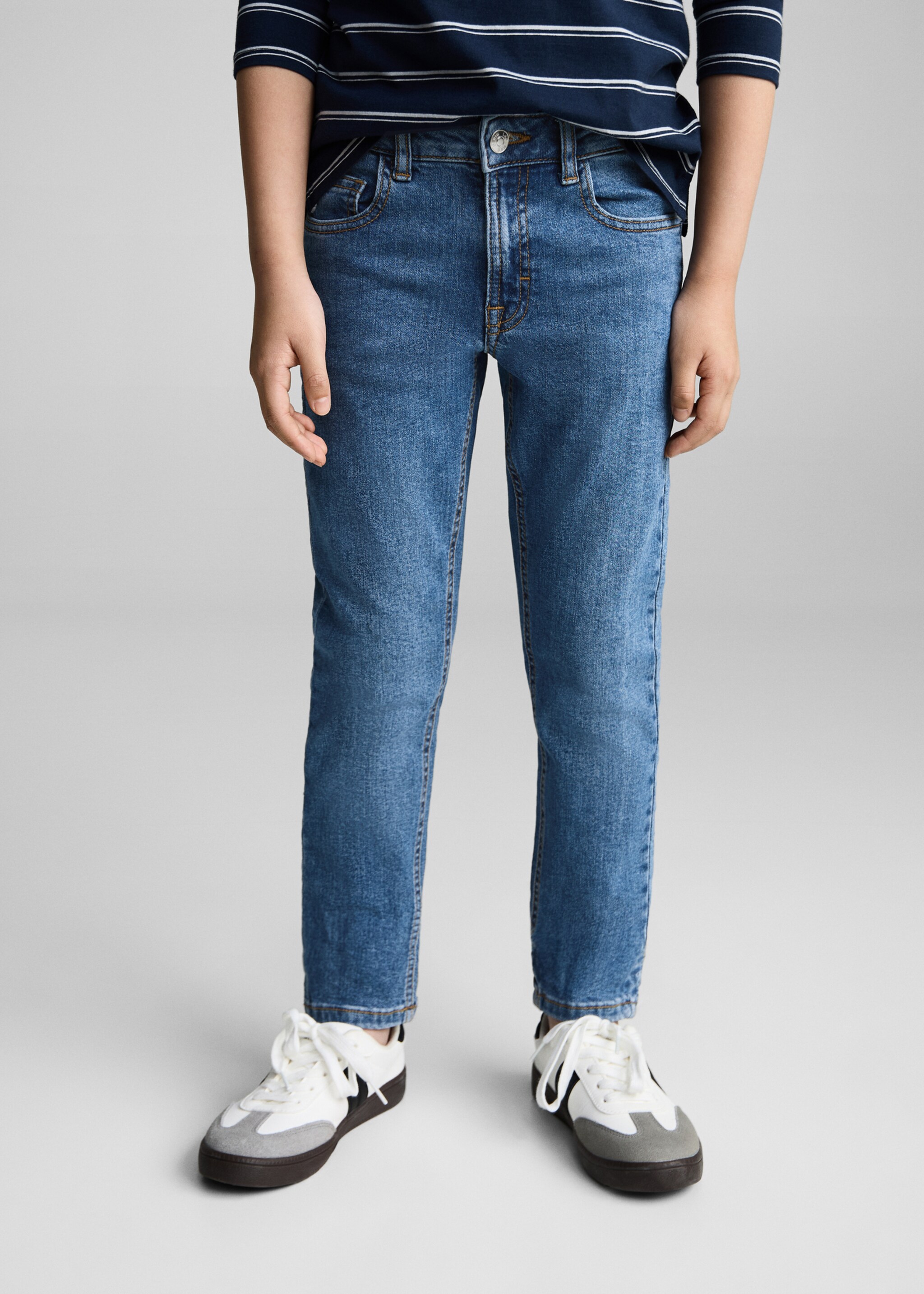 Slim-fit jeans - Details of the article 6, Medium Blue. Ref: 87010624-00.