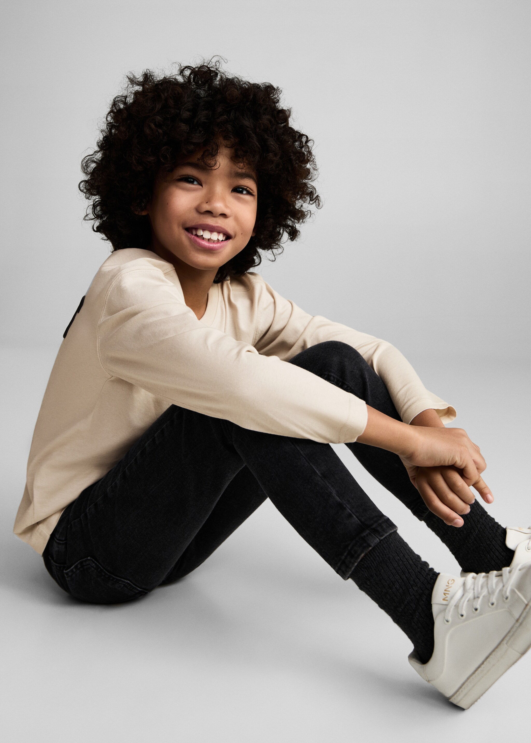 Slim-fit jeans - Details of the article 2, Black denim. Ref: 87010624-00.