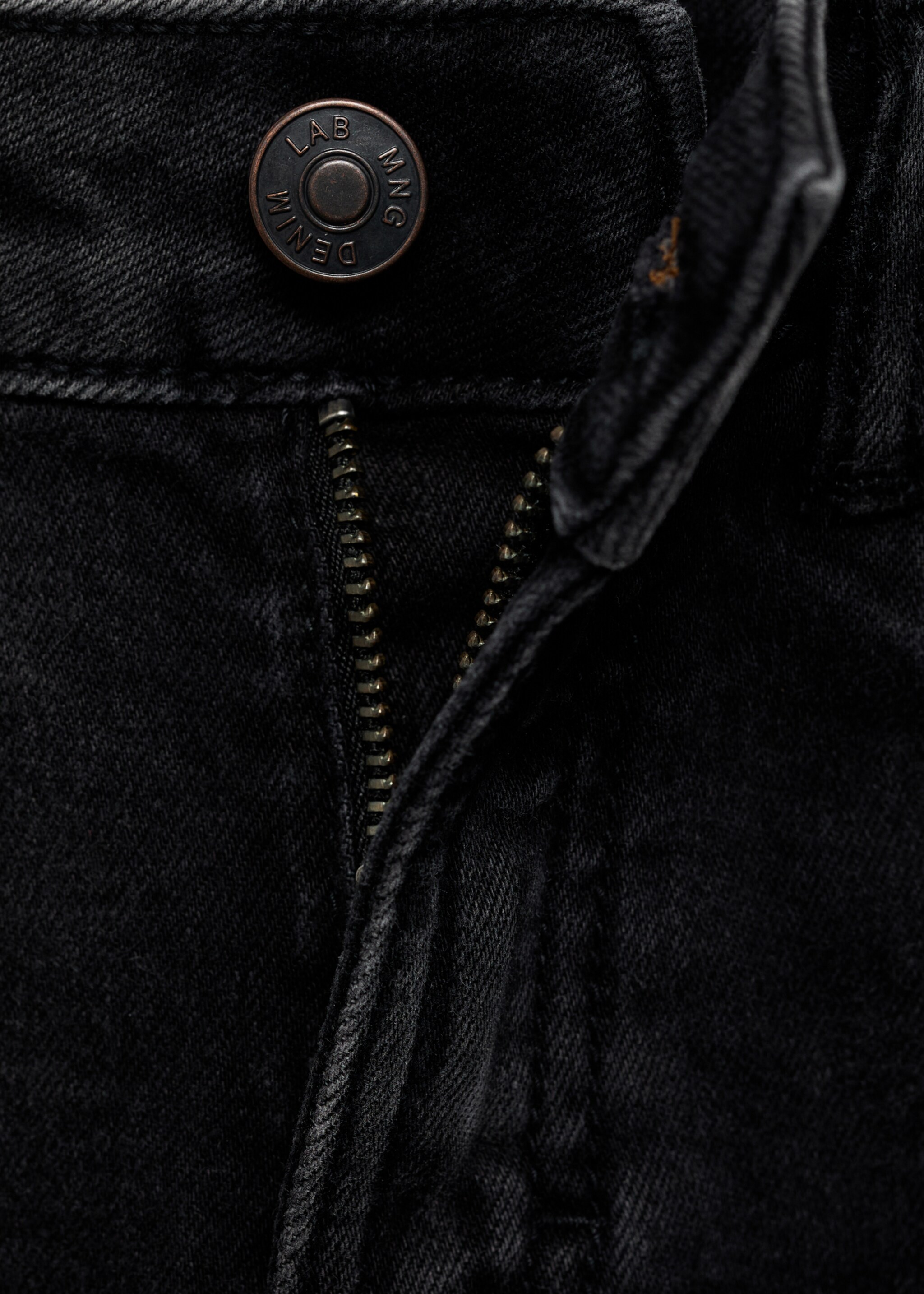 Slim-fit jeans - Details of the article 8, Black denim. Ref: 87010624-00.