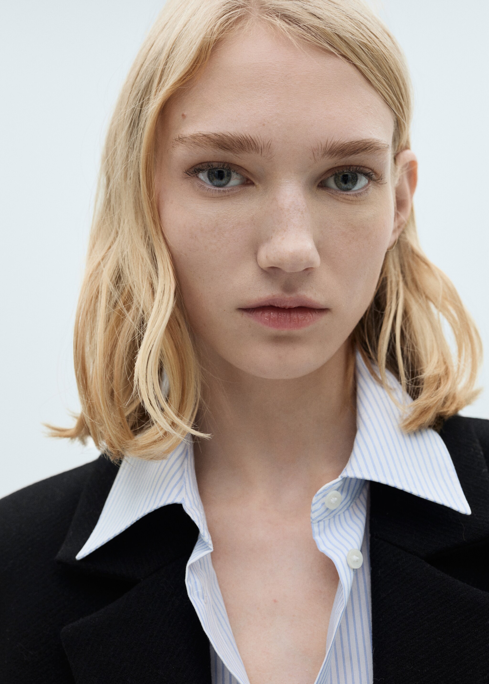 Long structured wool coat - Details of the article 1, Black. Ref: 87010625-00.