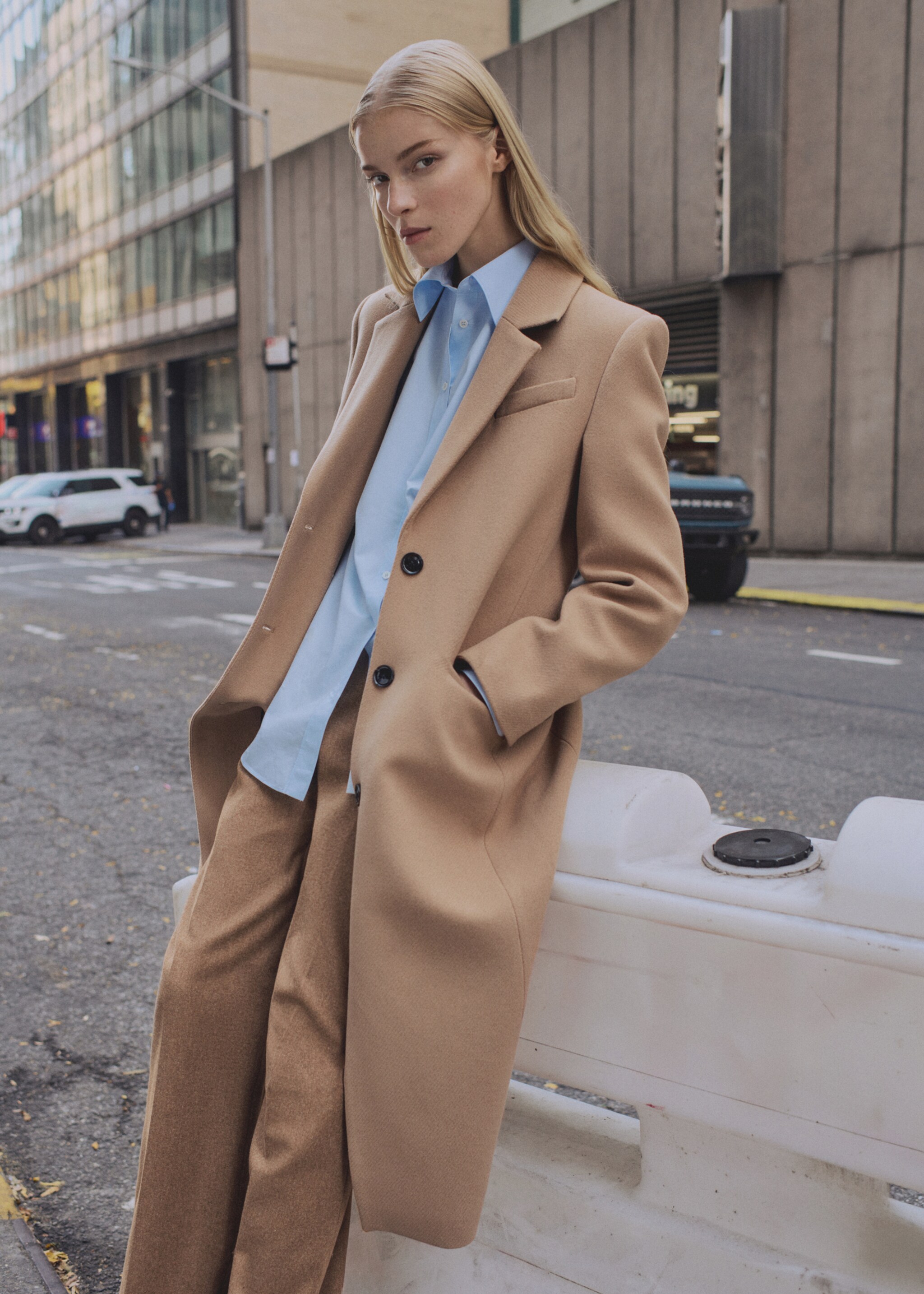 Long structured wool coat - Details of the article 2, Medium Brown. Ref: 87010626-00.
