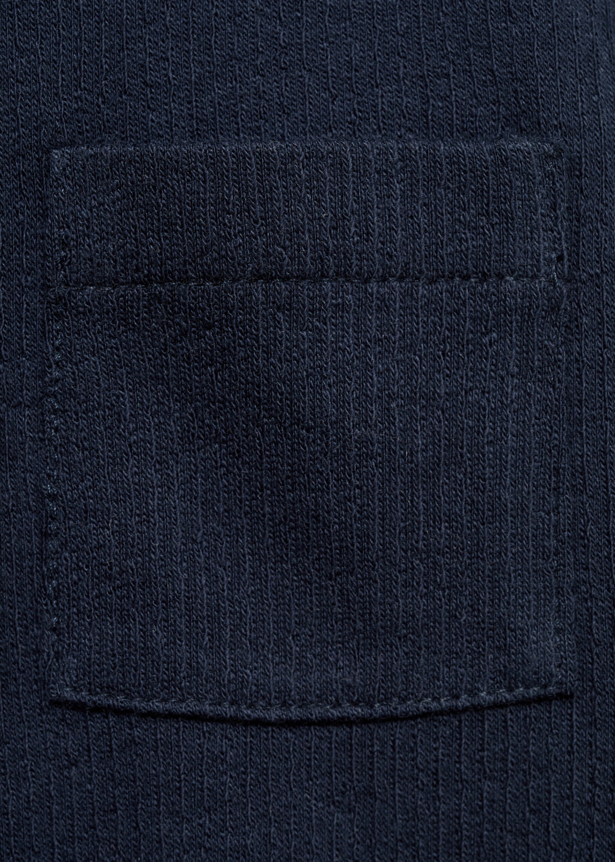 Langärmliges T-Shirt mit Knöpfen - Detail des Artikels 0, Dunkles Marineblau. Ref: 87011049-00.