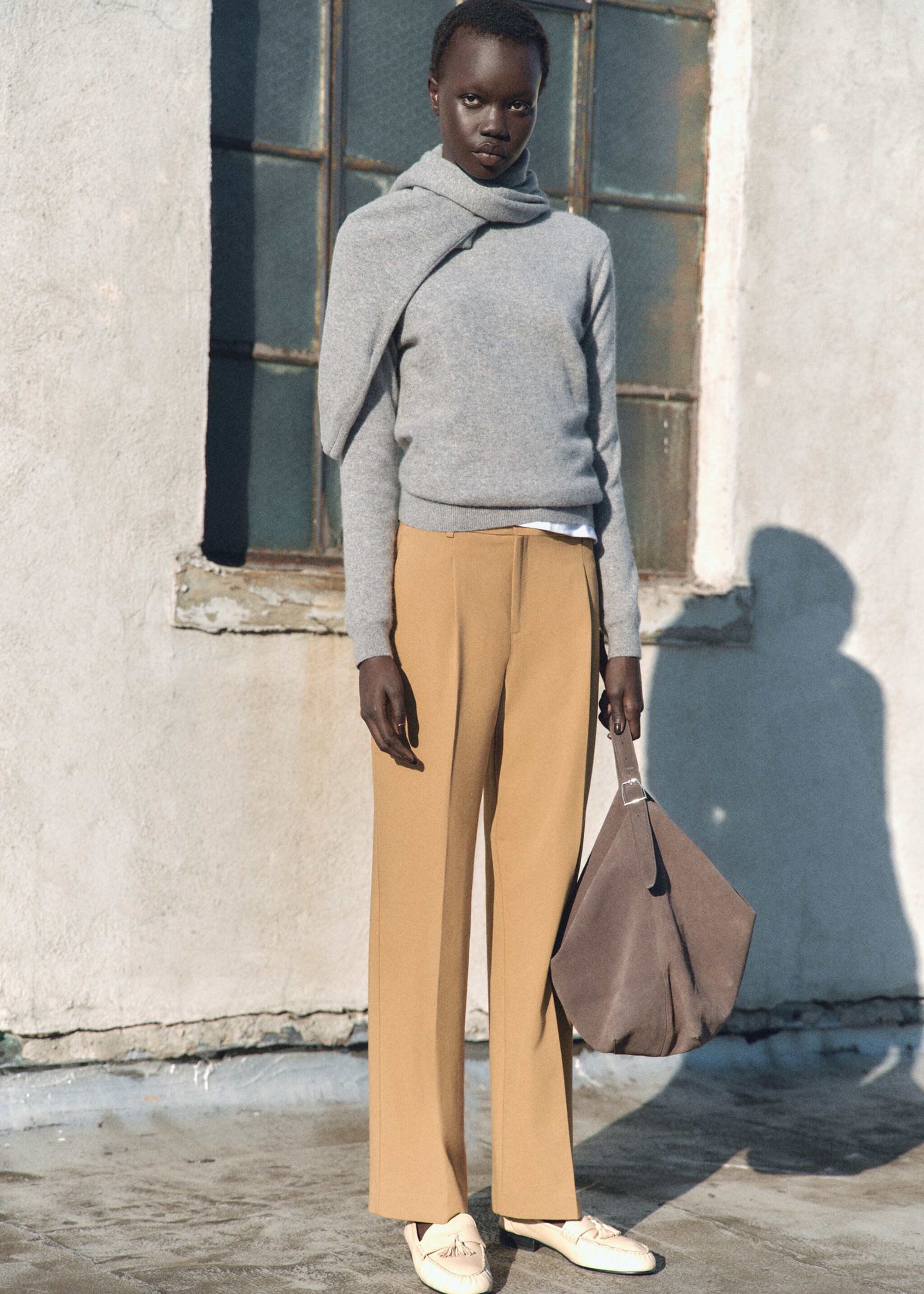 Straight-fit pleated trousers - Reverse of the article, Medium Brown. Ref: 87011514-00.