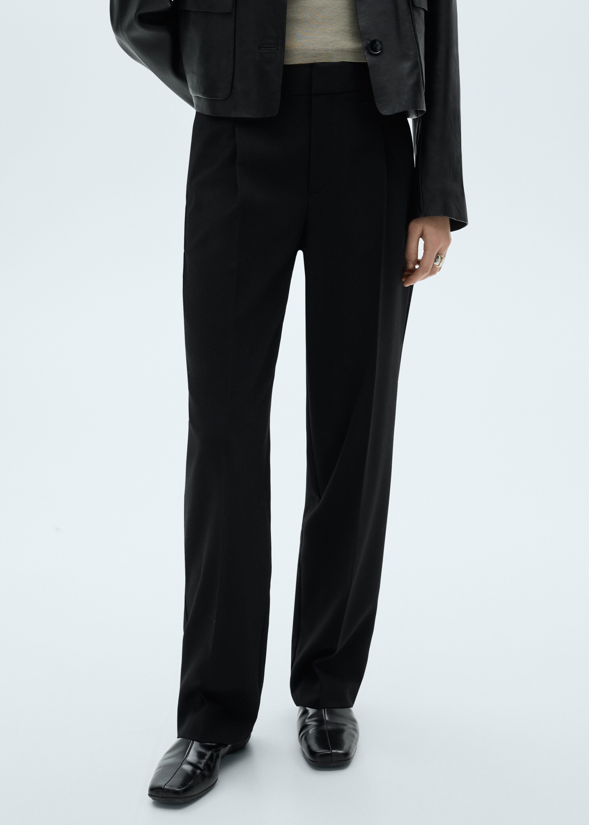 Pantalon droit pinces - Plan moyen, Noir. Ref: 87011514-00.