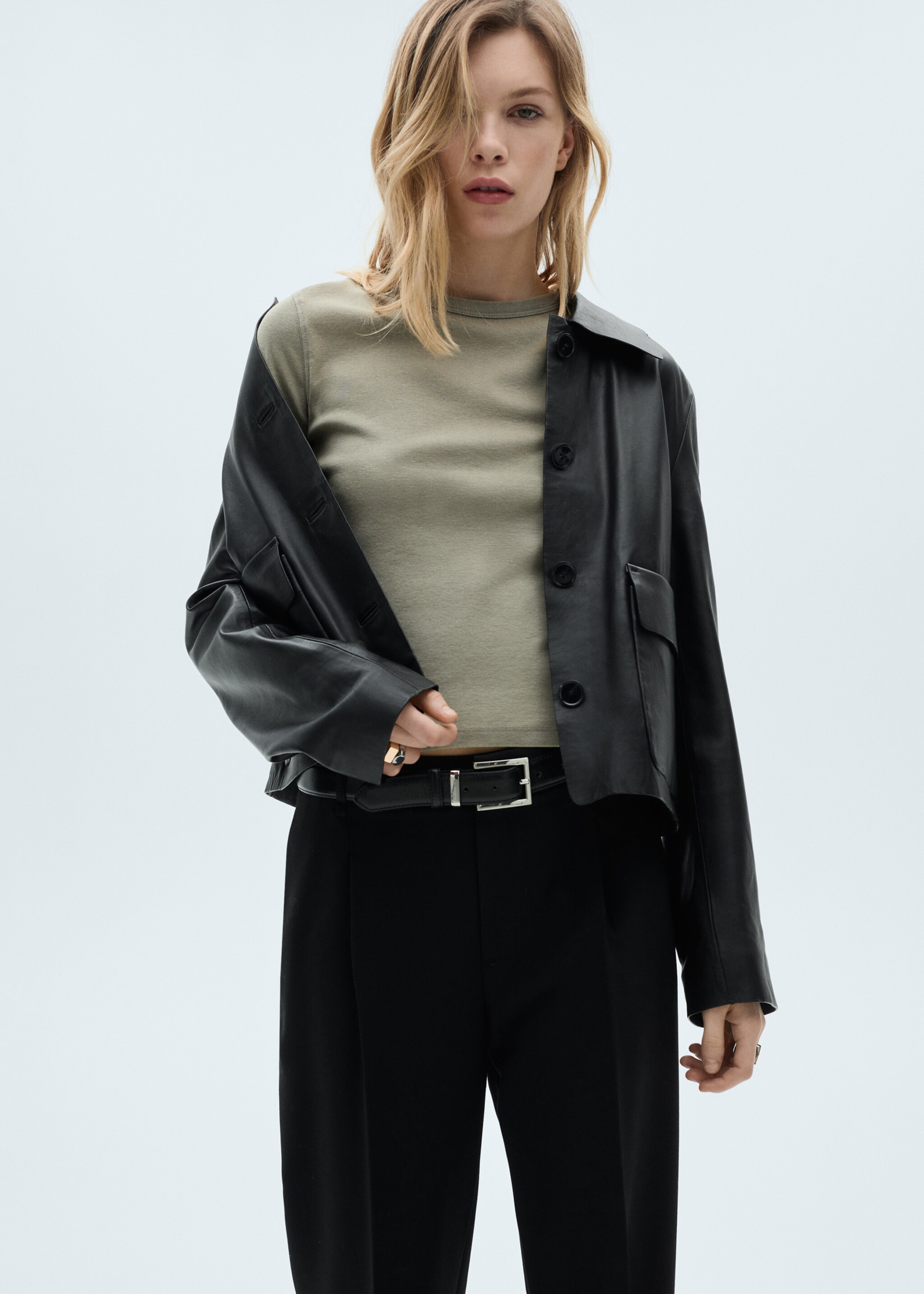 Pantalon droit pinces - Détail de l'article 1, Noir. Ref: 87011514-00.