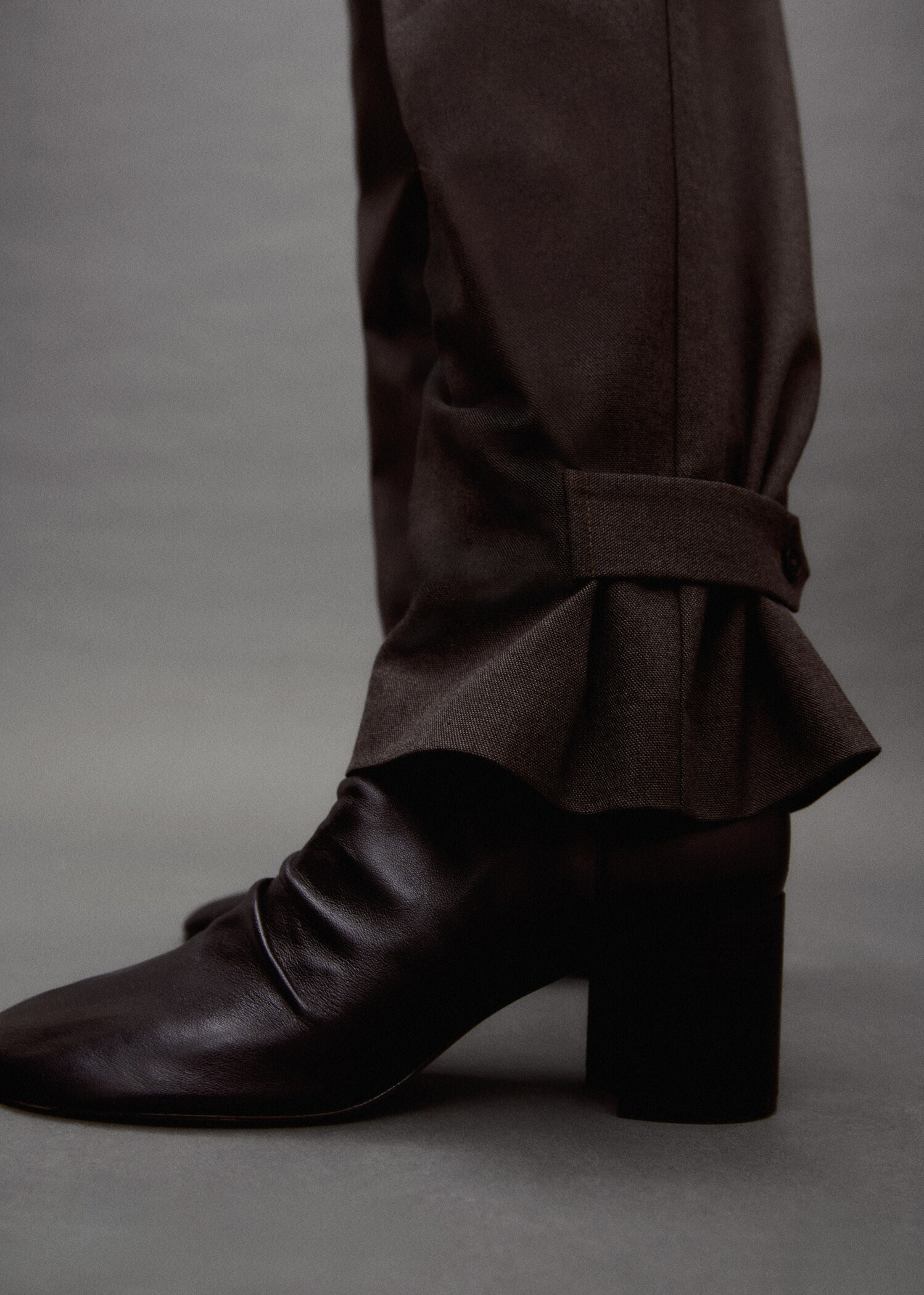 Buttoned-hem wide leg trousers - Details of the article 7