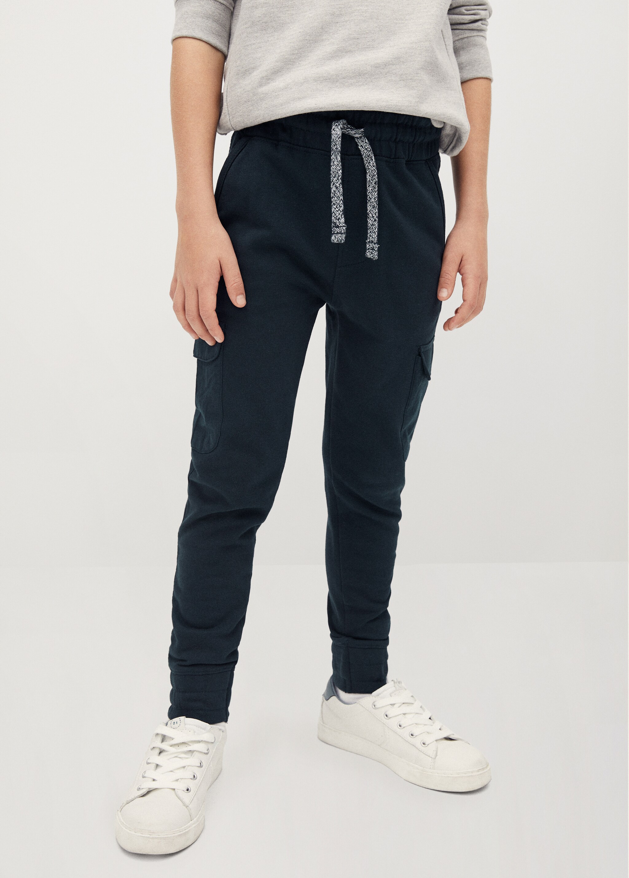 Pantalón jogger bolsillos - Plano medio