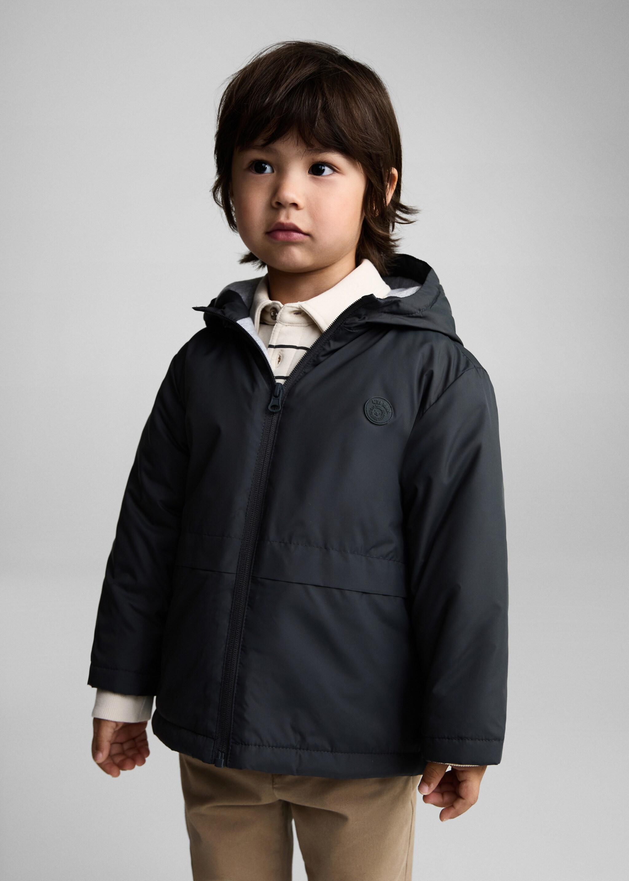 Prošívaný anorak s kapucí - Náhled ve středové rovině, Šedá antracit. Ref: 87012025-00.