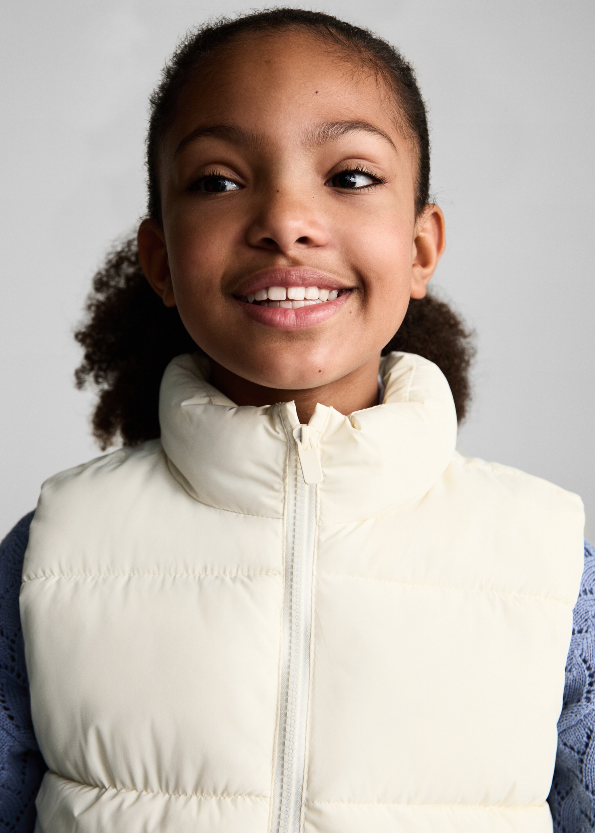 Long puffer vest - Details of the article 1, Ecru. Ref: 87012026-00.