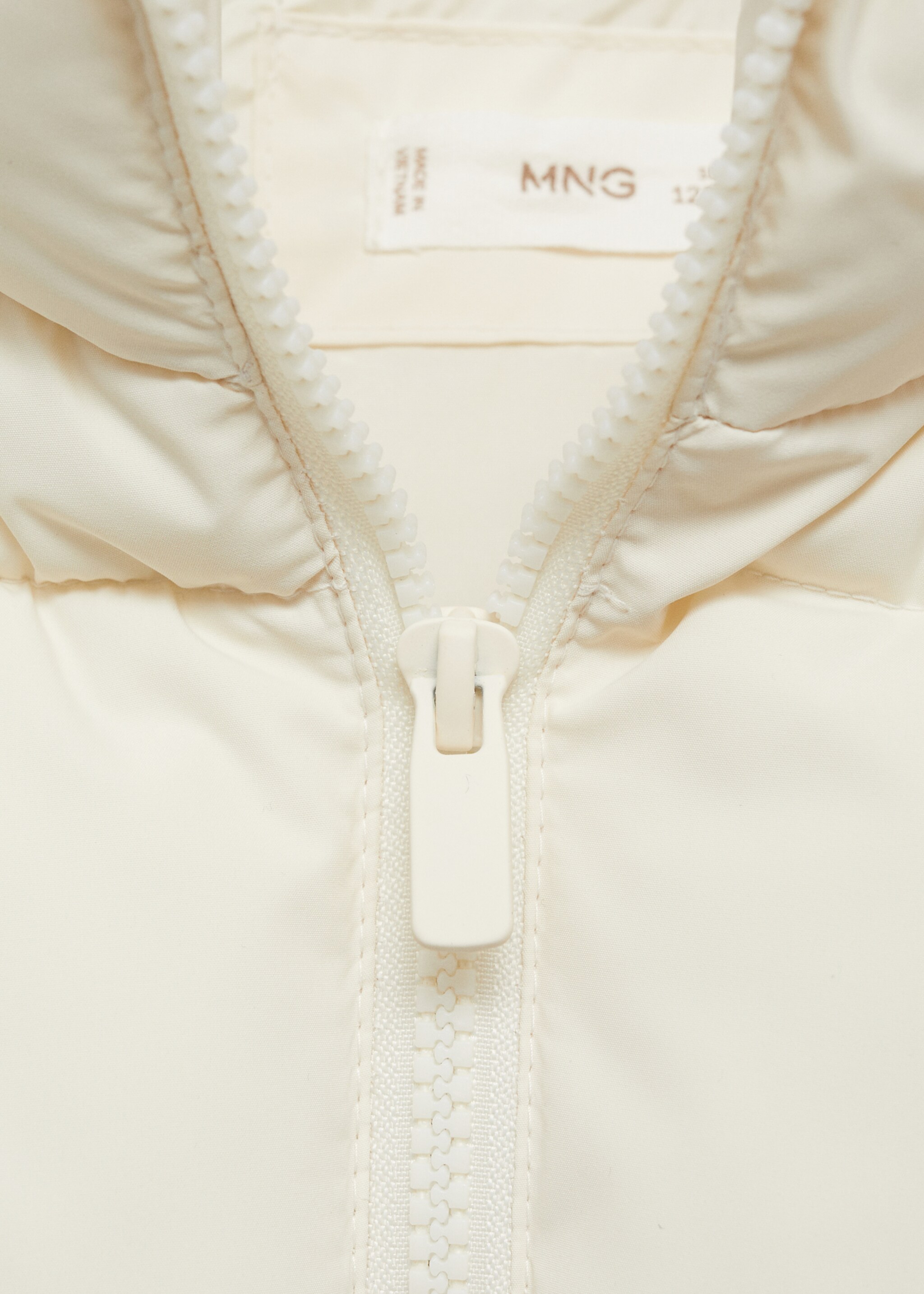 Long puffer vest - Details of the article 8, Ecru. Ref: 87012026-00.