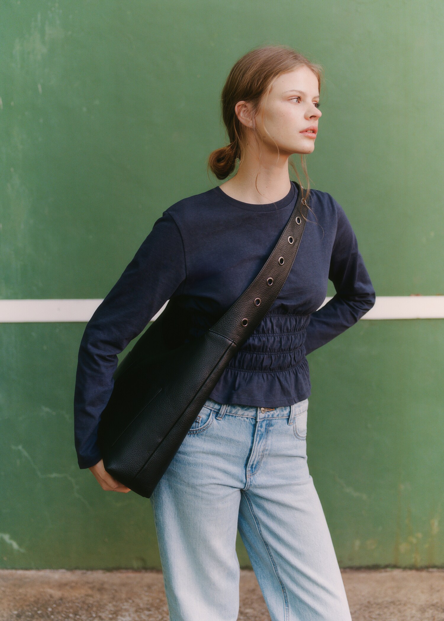 T-shirt with gathered waist - Details of the article 5