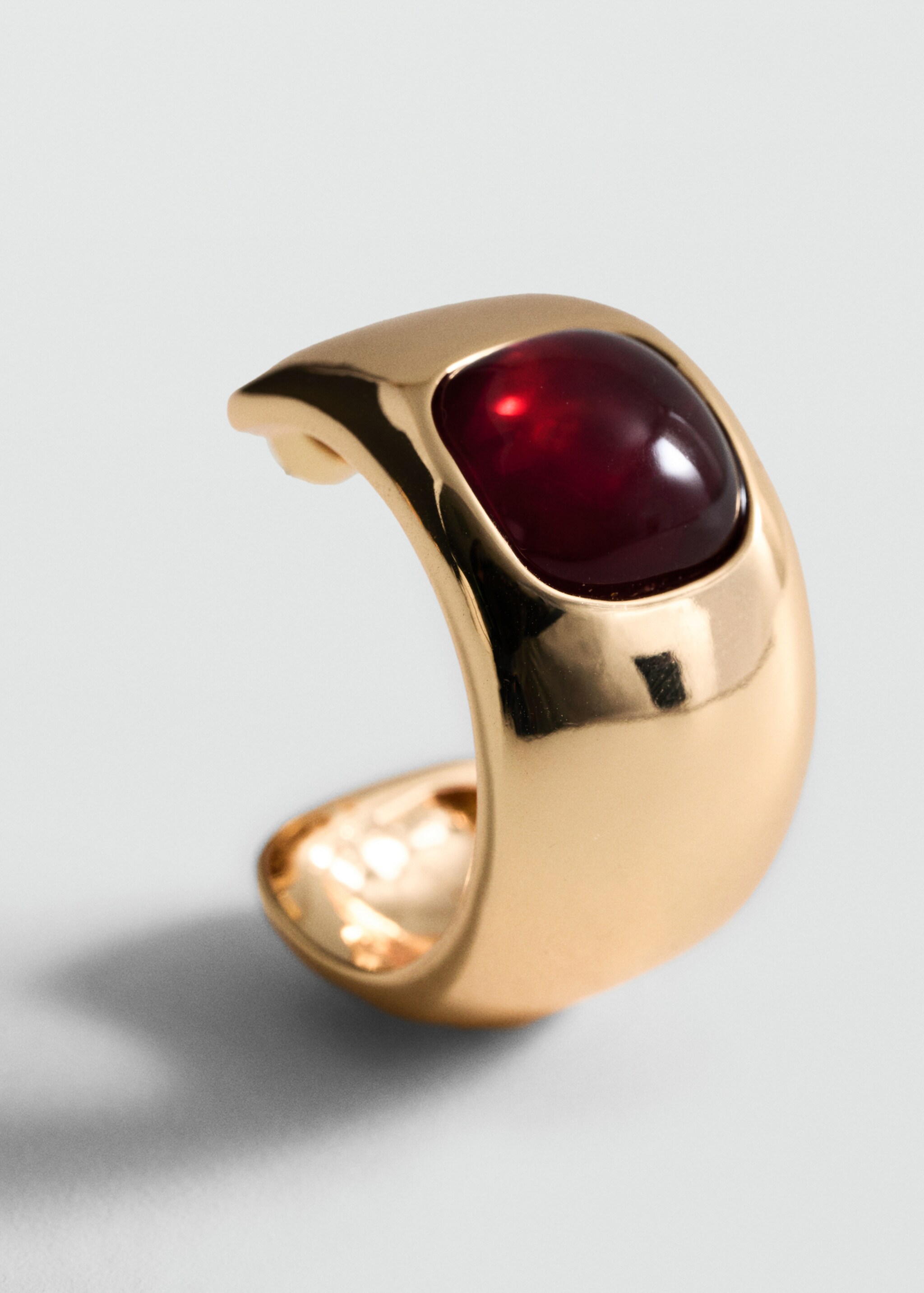 Resin appliqué hoop earrings - Medium plane, Gold. Ref: 87012545-00.