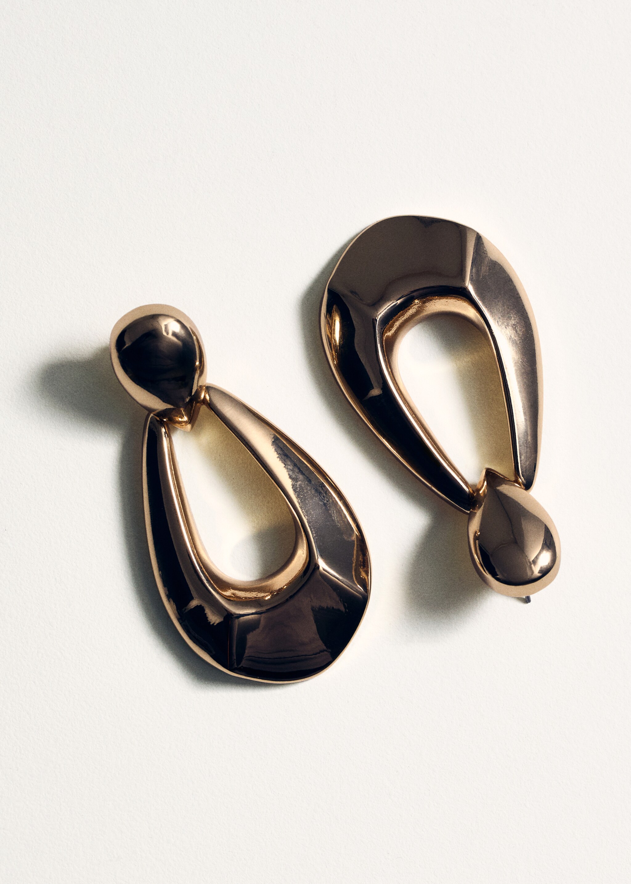 Oval hanging earrings - Details of the article 5, Gold. Ref: 87012546-00.