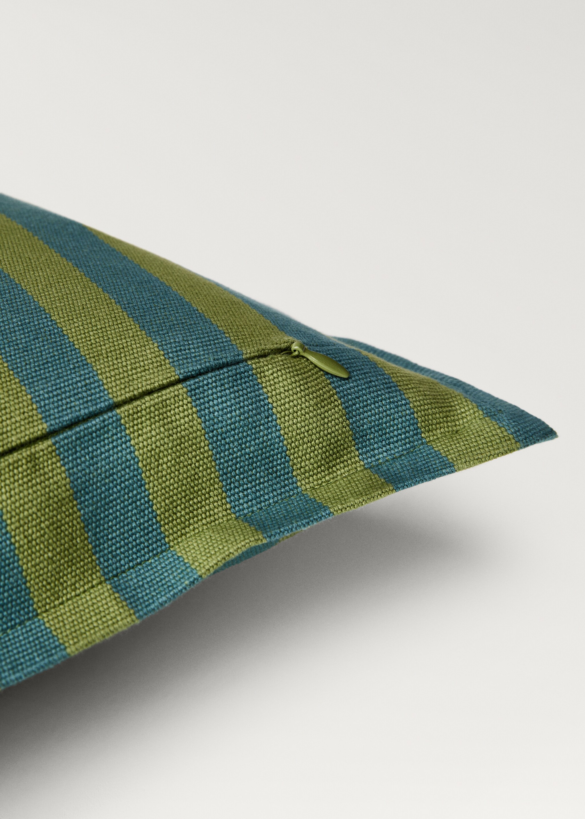 Cotton cushion cover with woven stripe, 50x50cm - Details of the article 3, Emerald Green. Ref: 87012897-00.