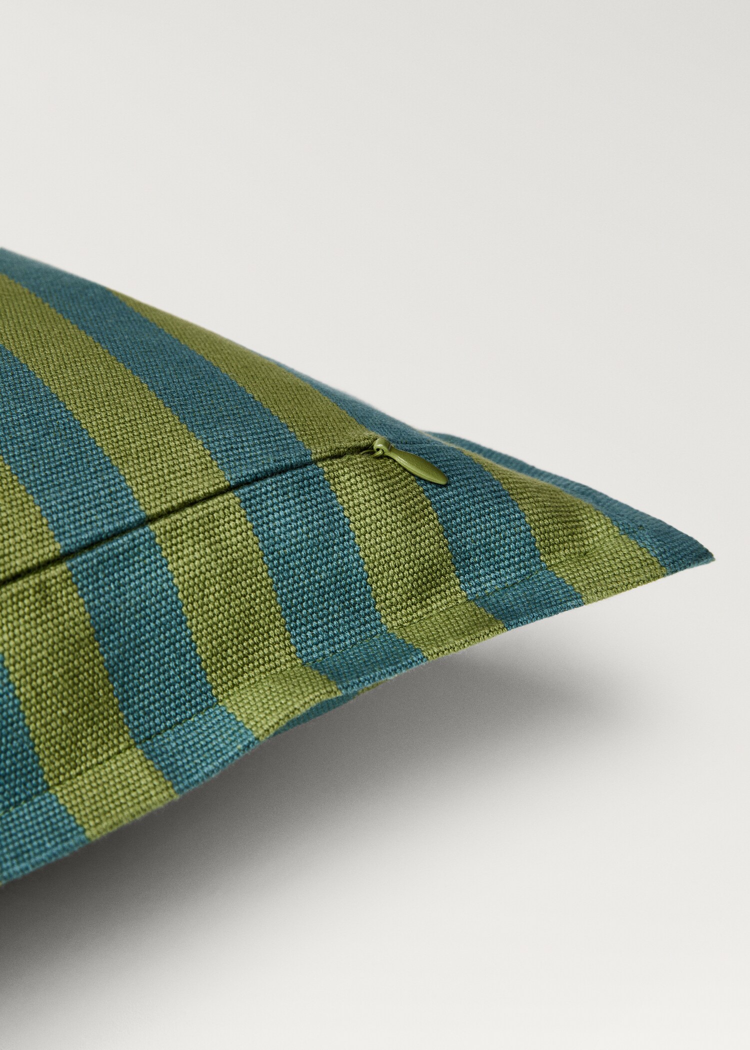 Cotton cushion cover with woven stripe, 50x50cm - Details of the article 3